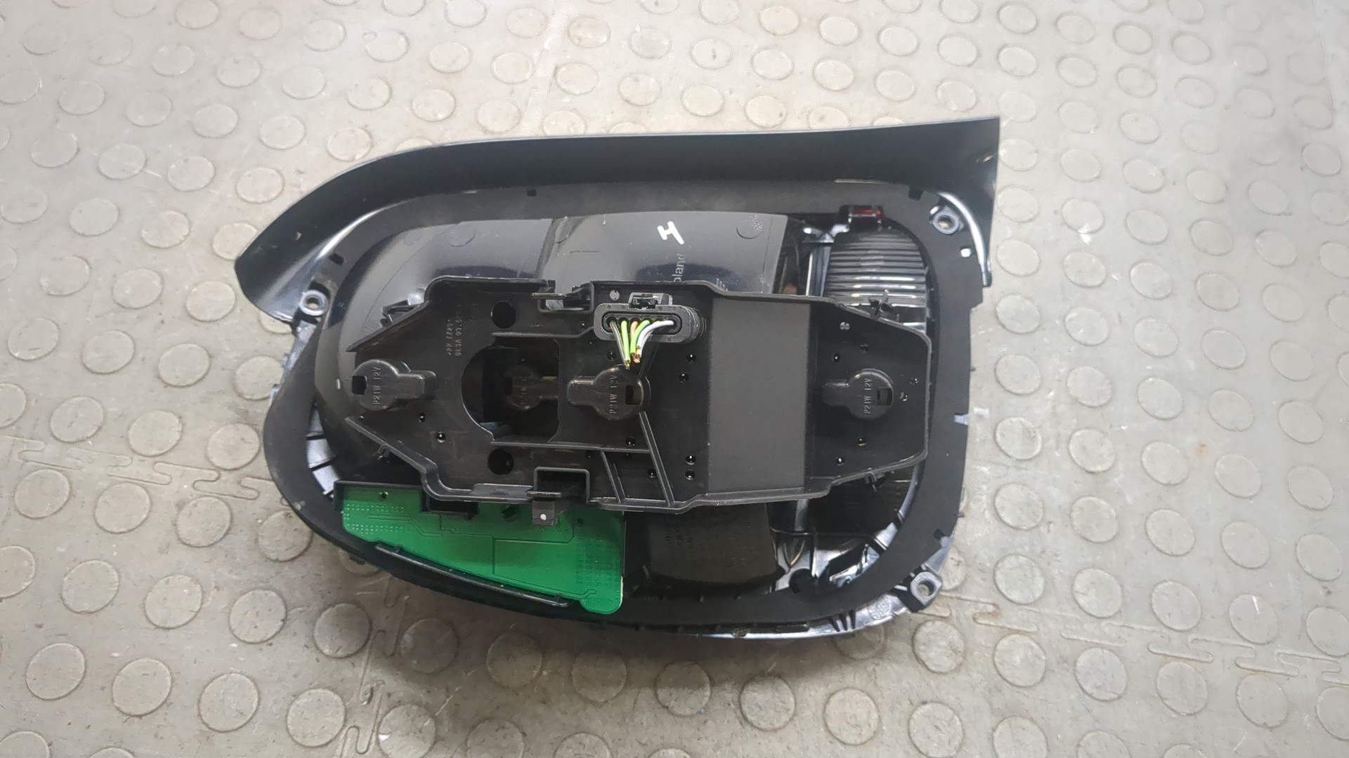 Фонарь задний правый