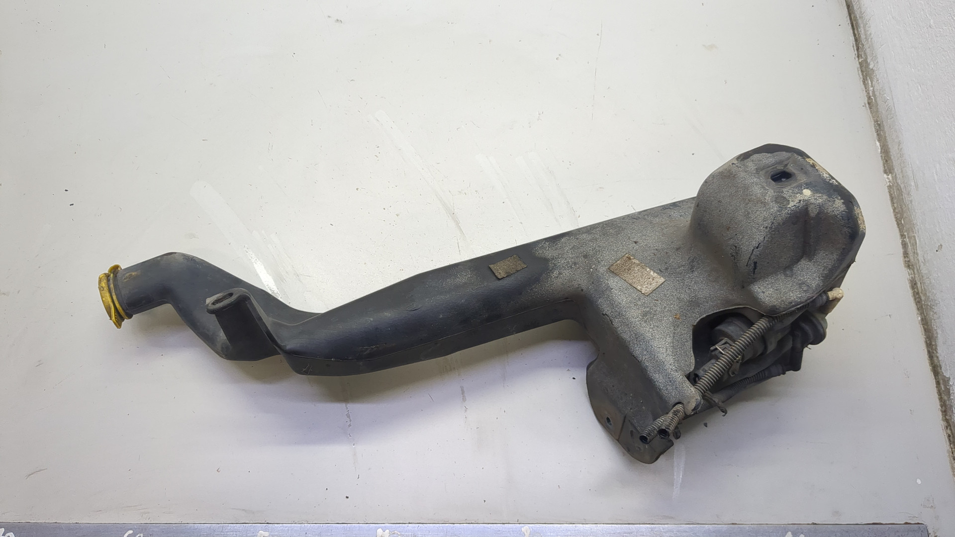 Бачок омывателя лобового стекла