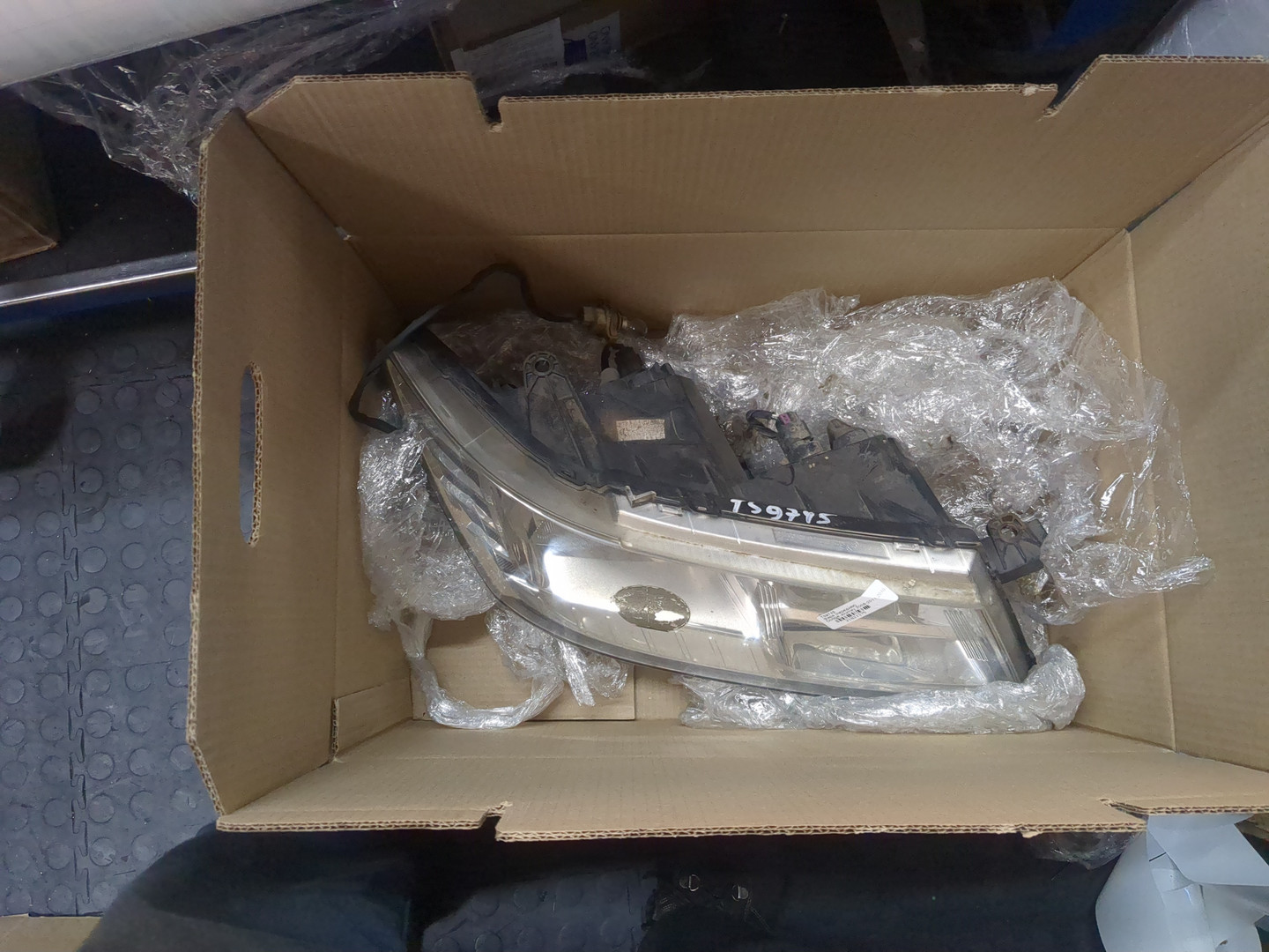 Фара правая