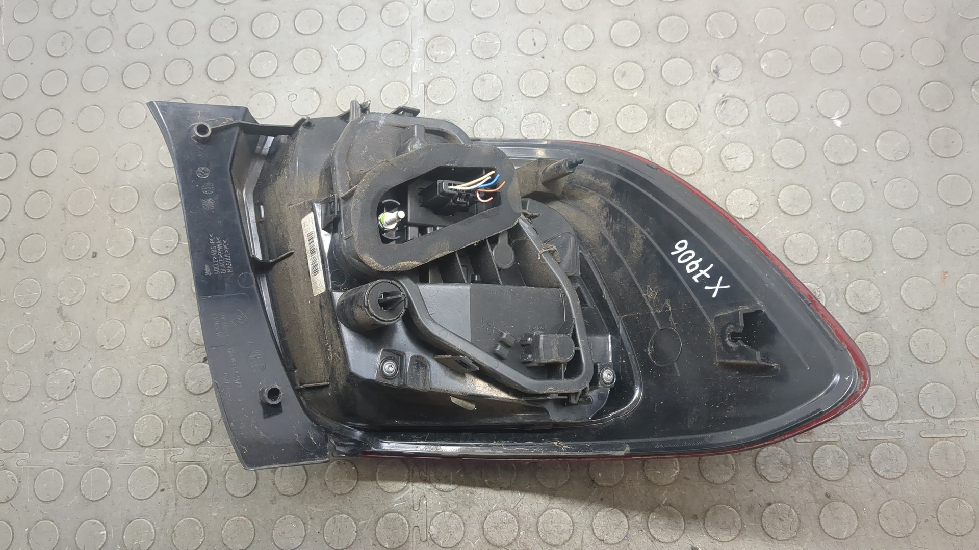 Фонарь задний правый