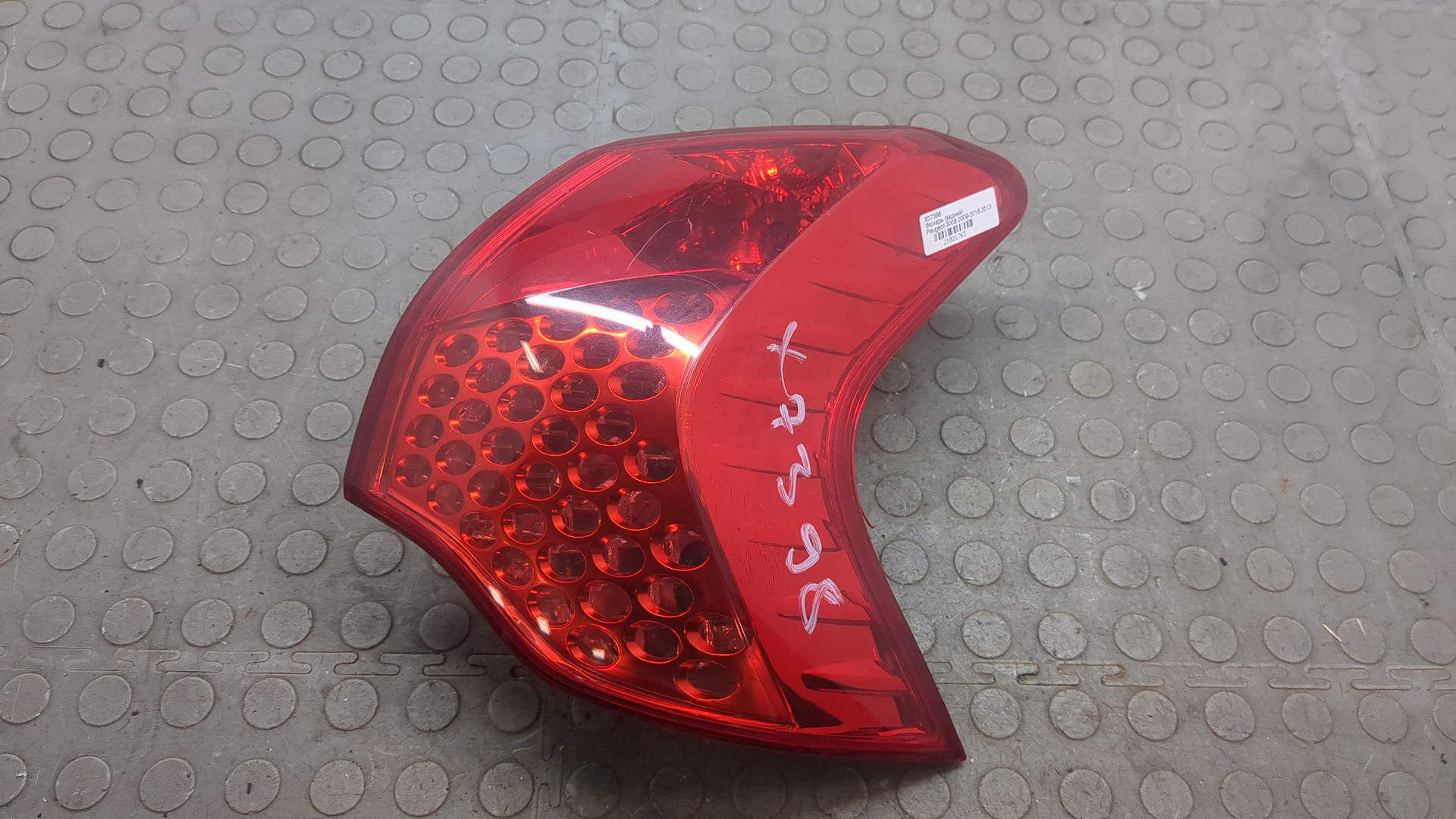 Фонарь задний правый