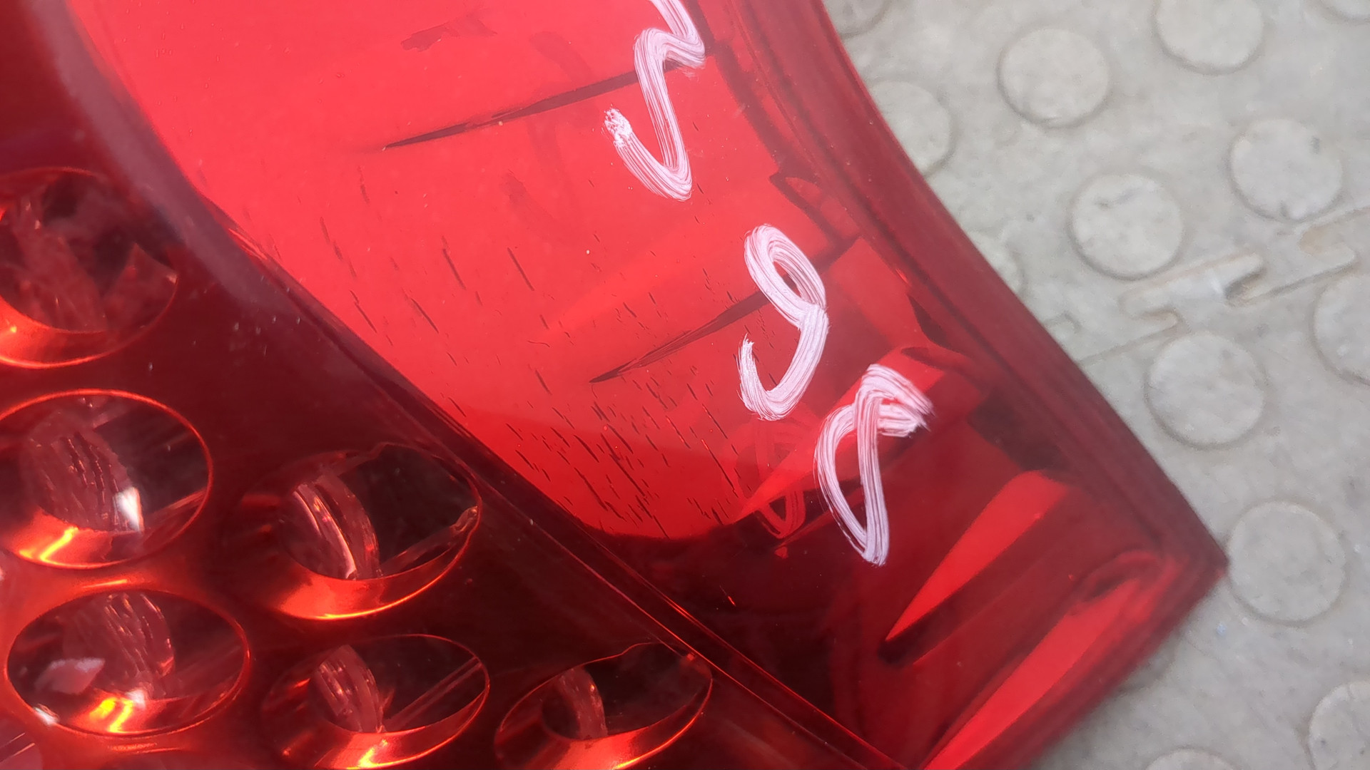 Фонарь задний правый