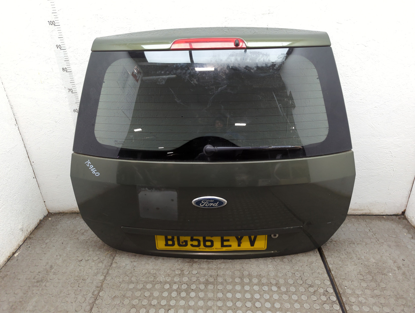 Дверь багажника