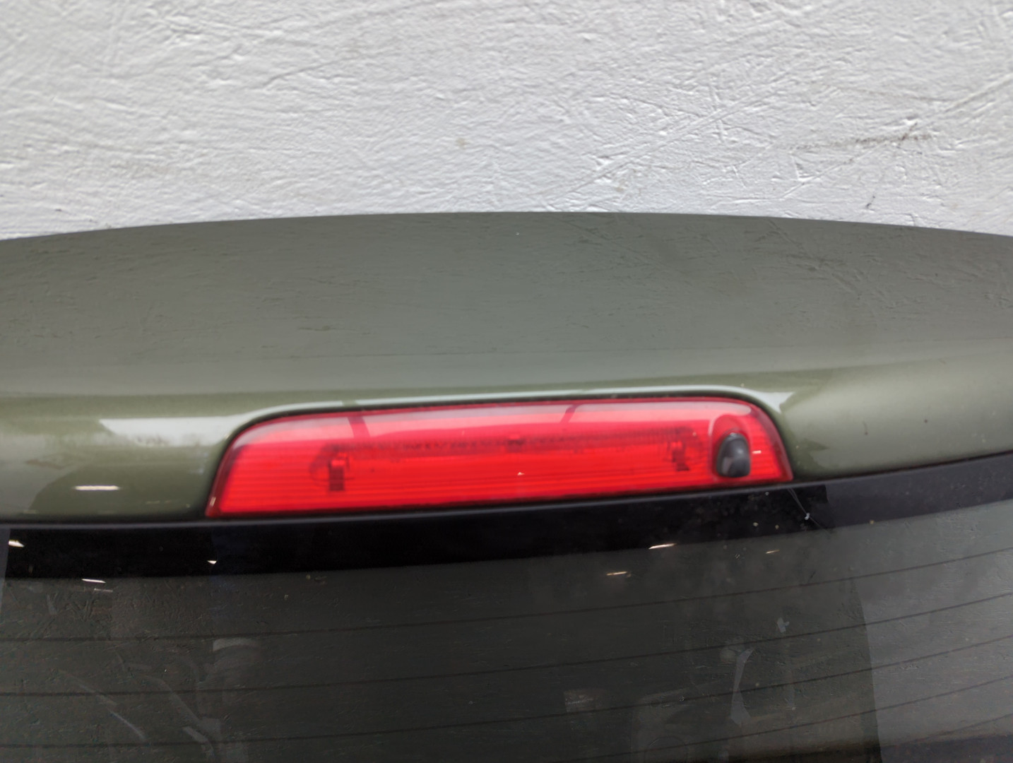 Дверь багажника