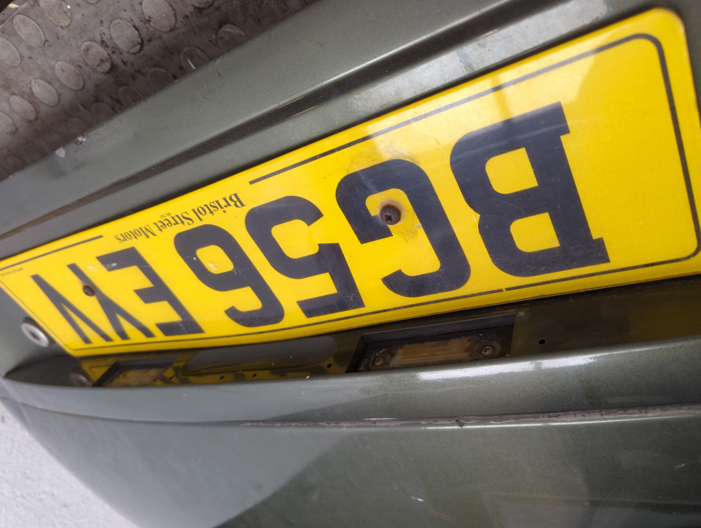 Дверь багажника