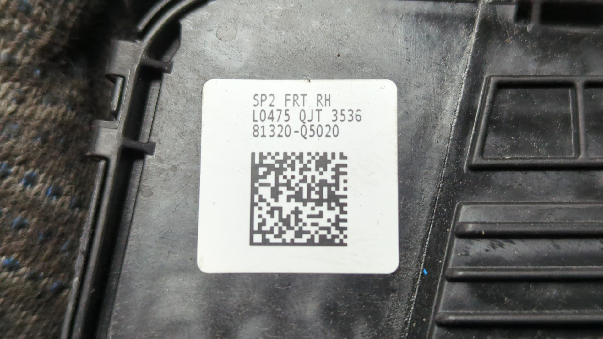 Замок двери передней правой