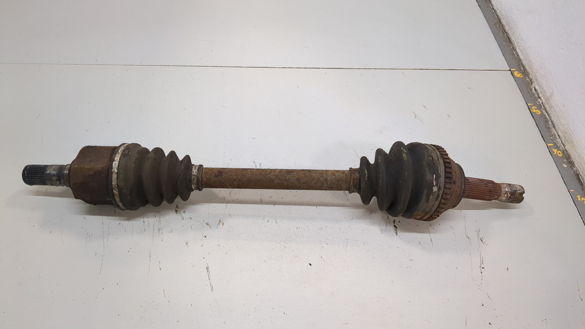 Полуось передняя левая