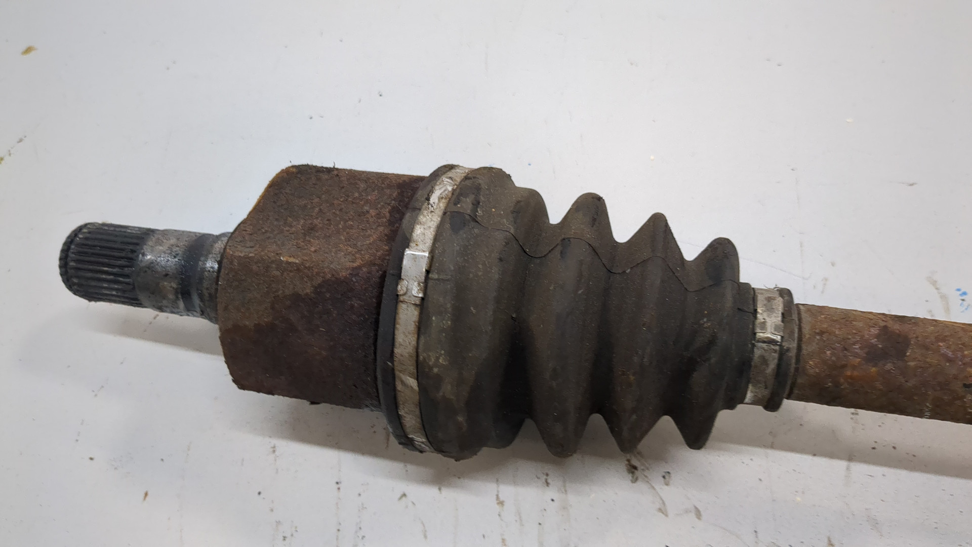 Полуось передняя левая