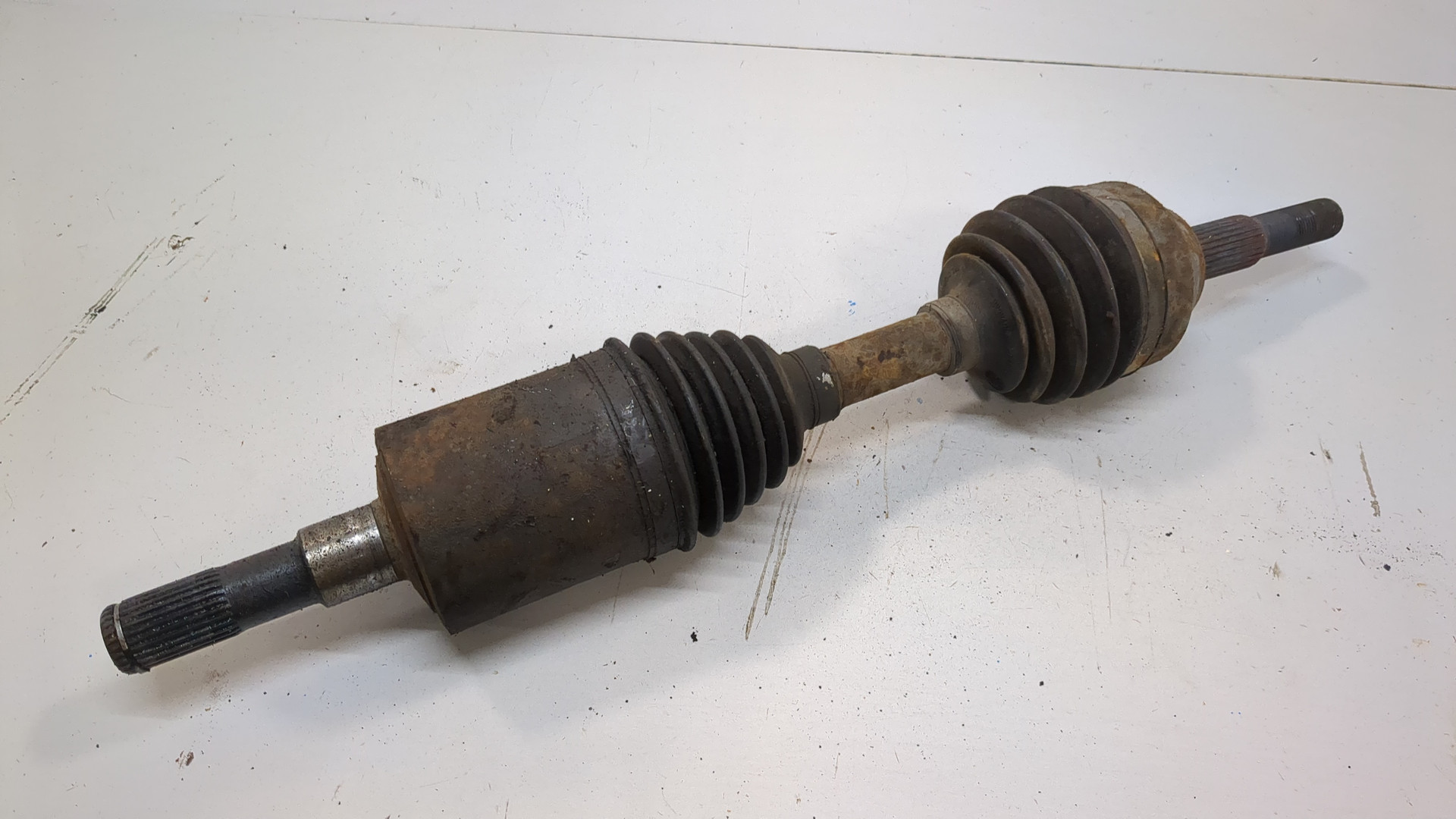 Полуось передняя левая