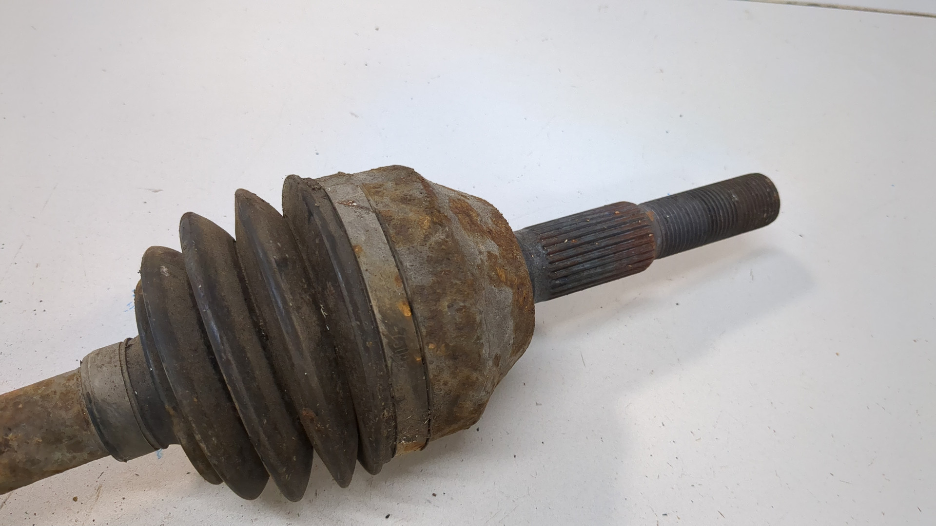 Полуось передняя левая