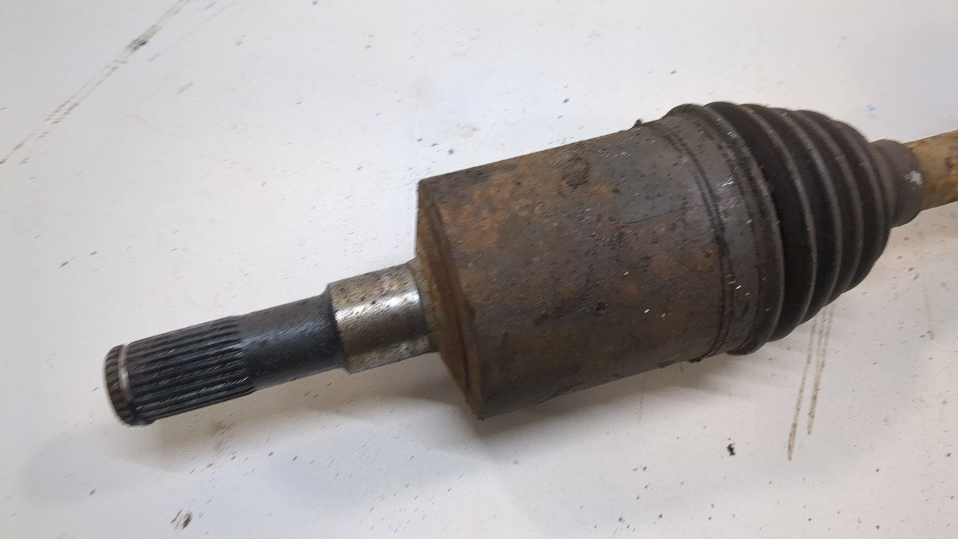 Полуось передняя левая