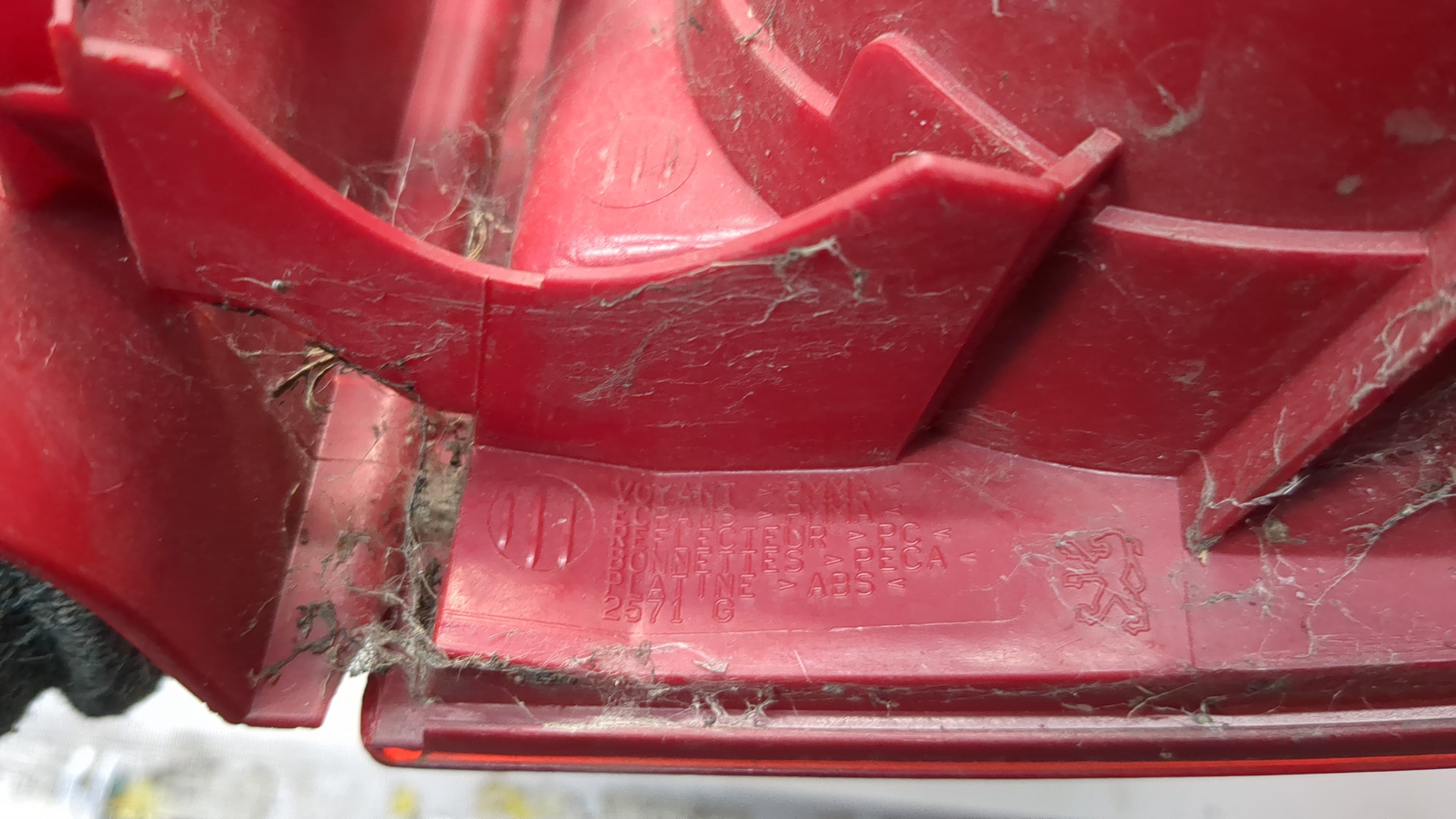 Фонарь задний левый