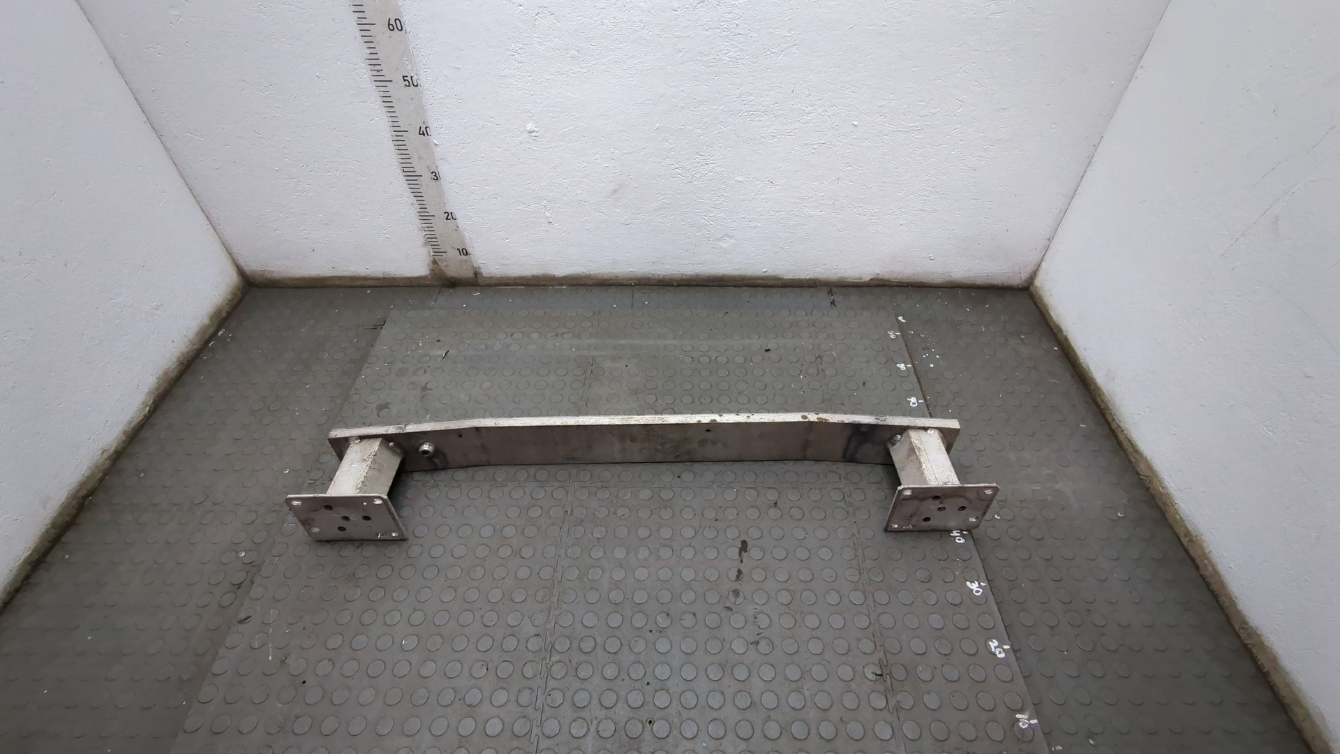 Усилитель переднего бампера