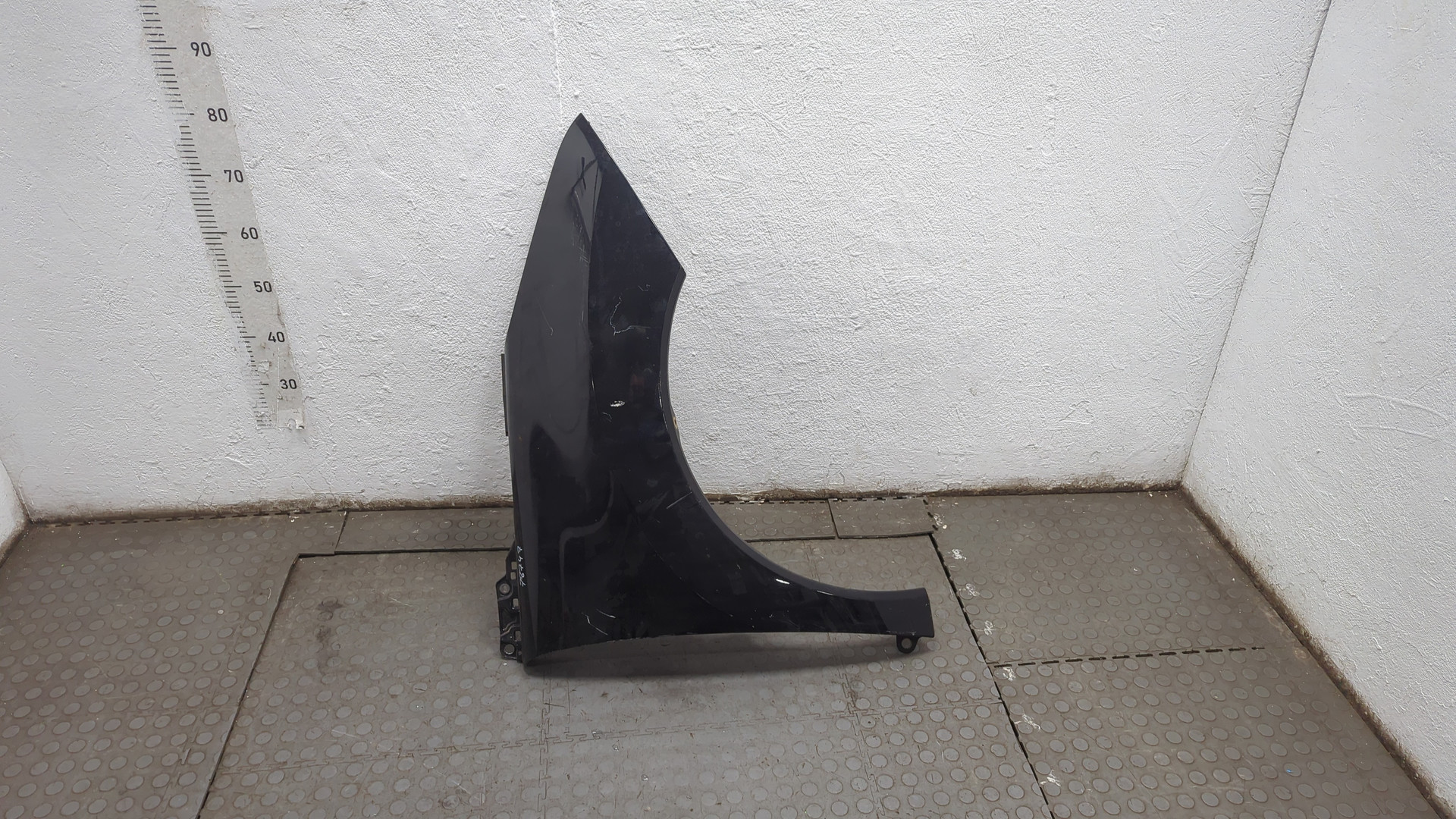 Крыло переднее правое