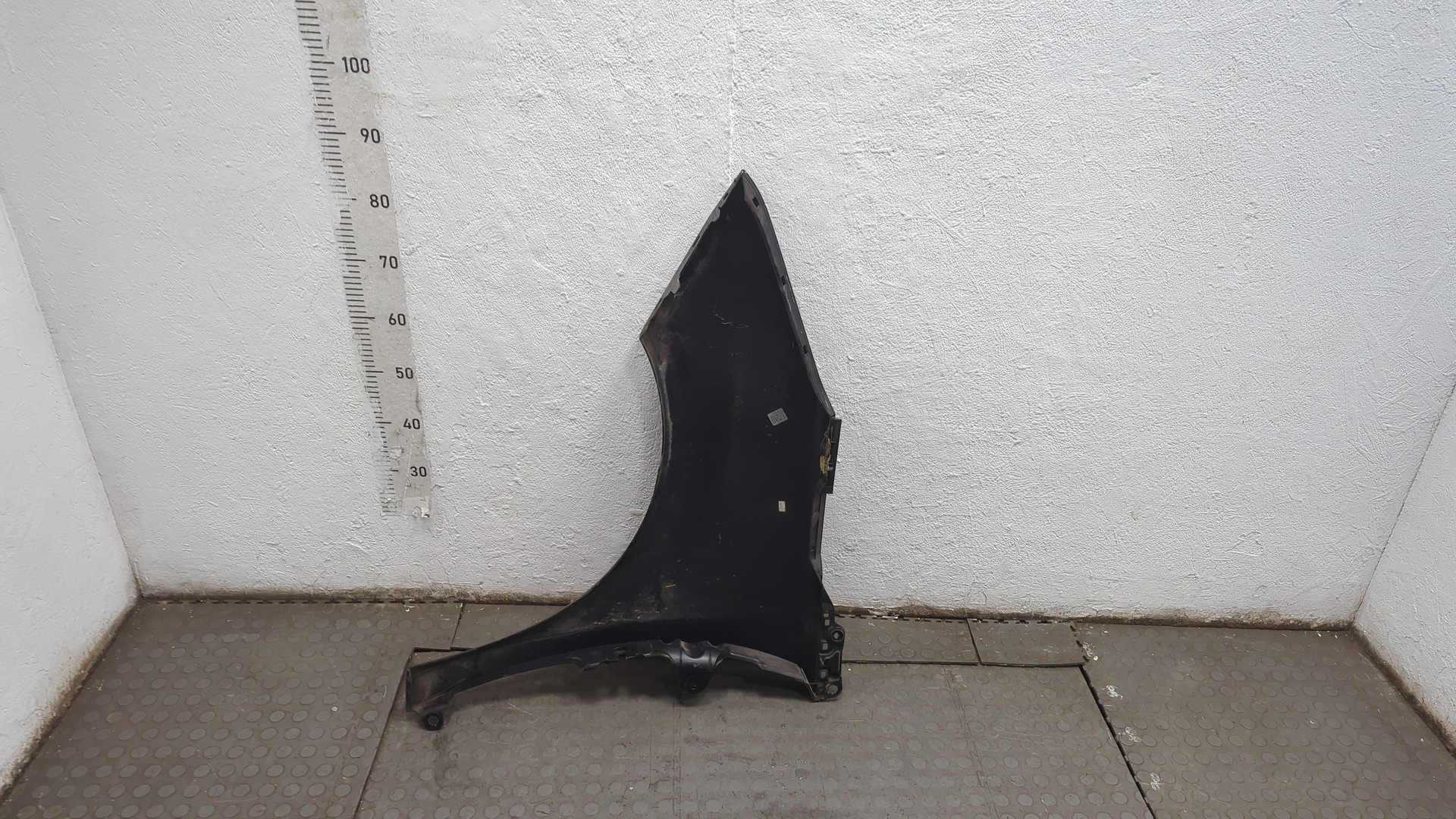 Крыло переднее правое