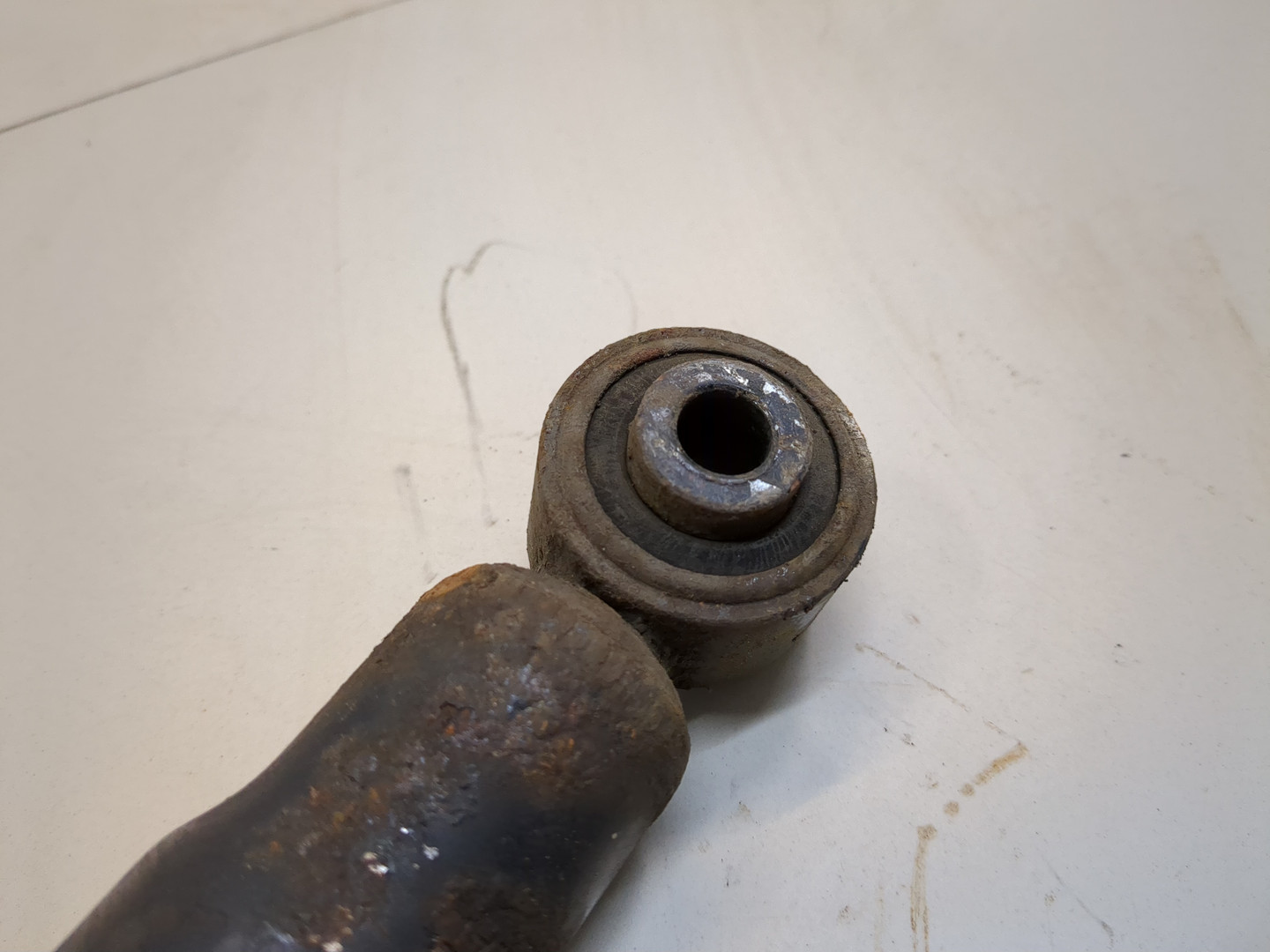 Амортизатор задний (стойка)