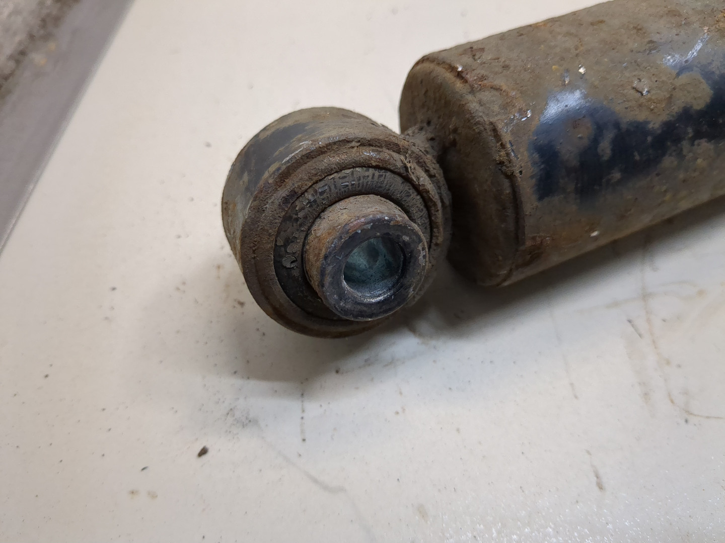 Амортизатор задний (стойка)