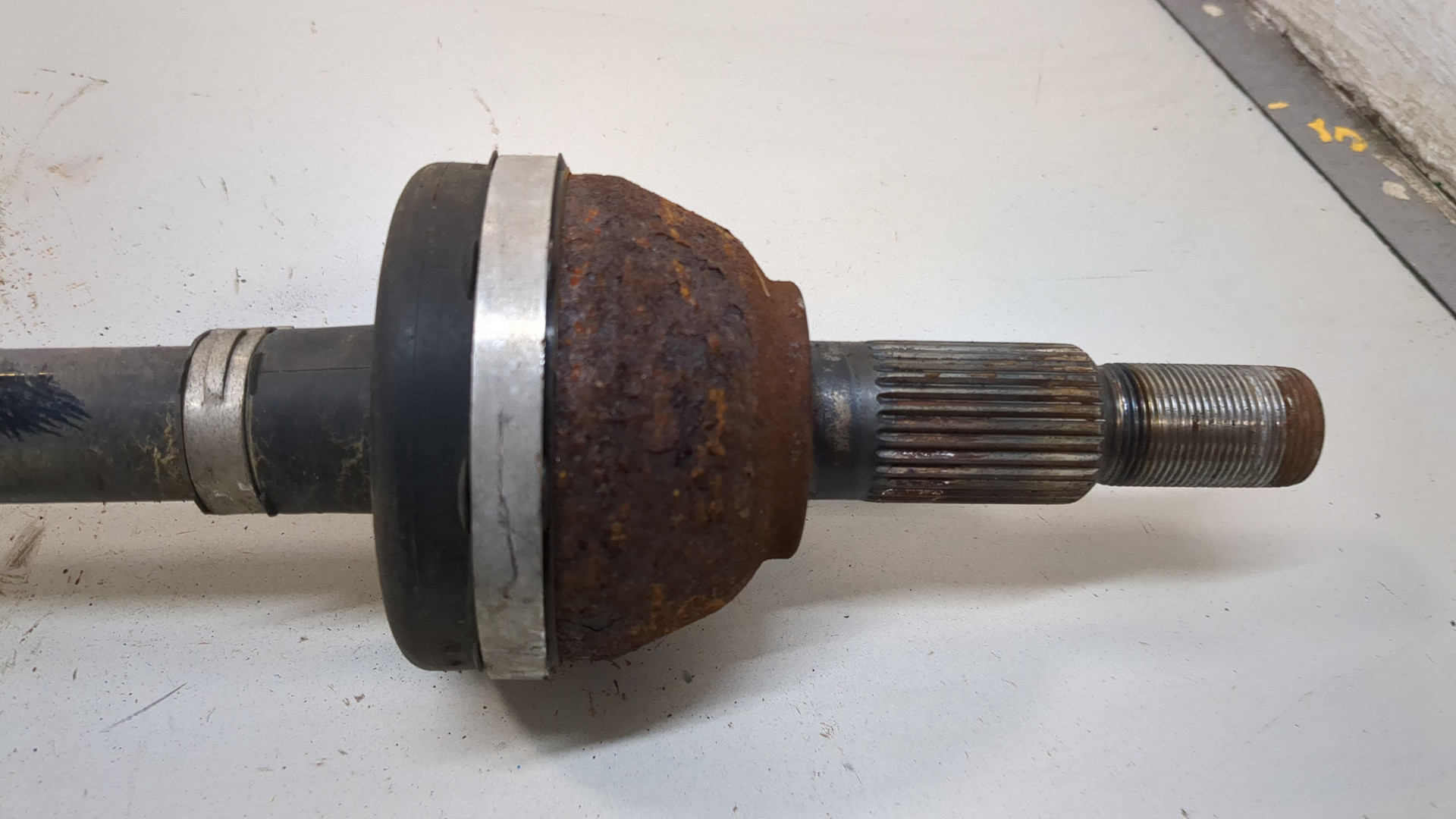 Полуось задняя