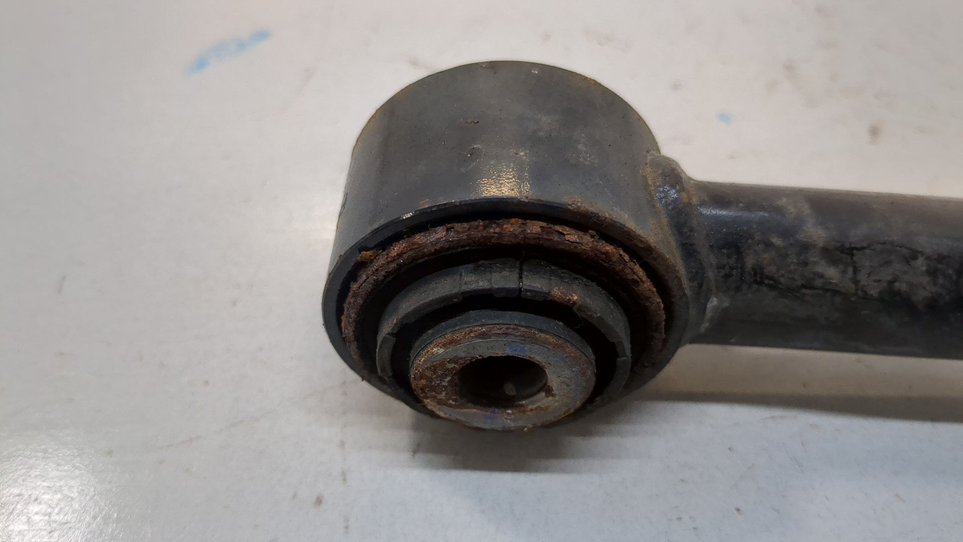 Рычаг задний