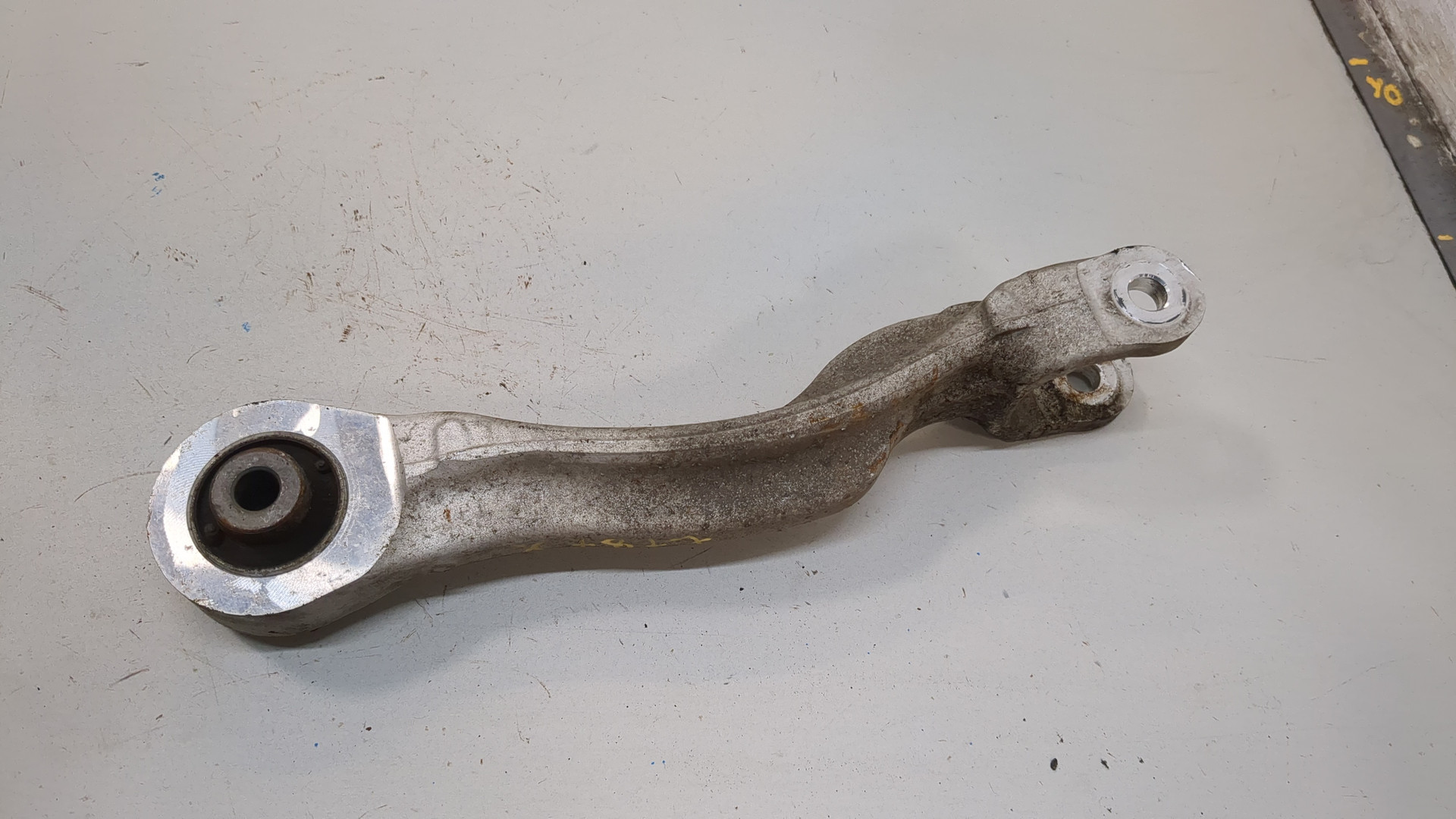 Рычаг задний