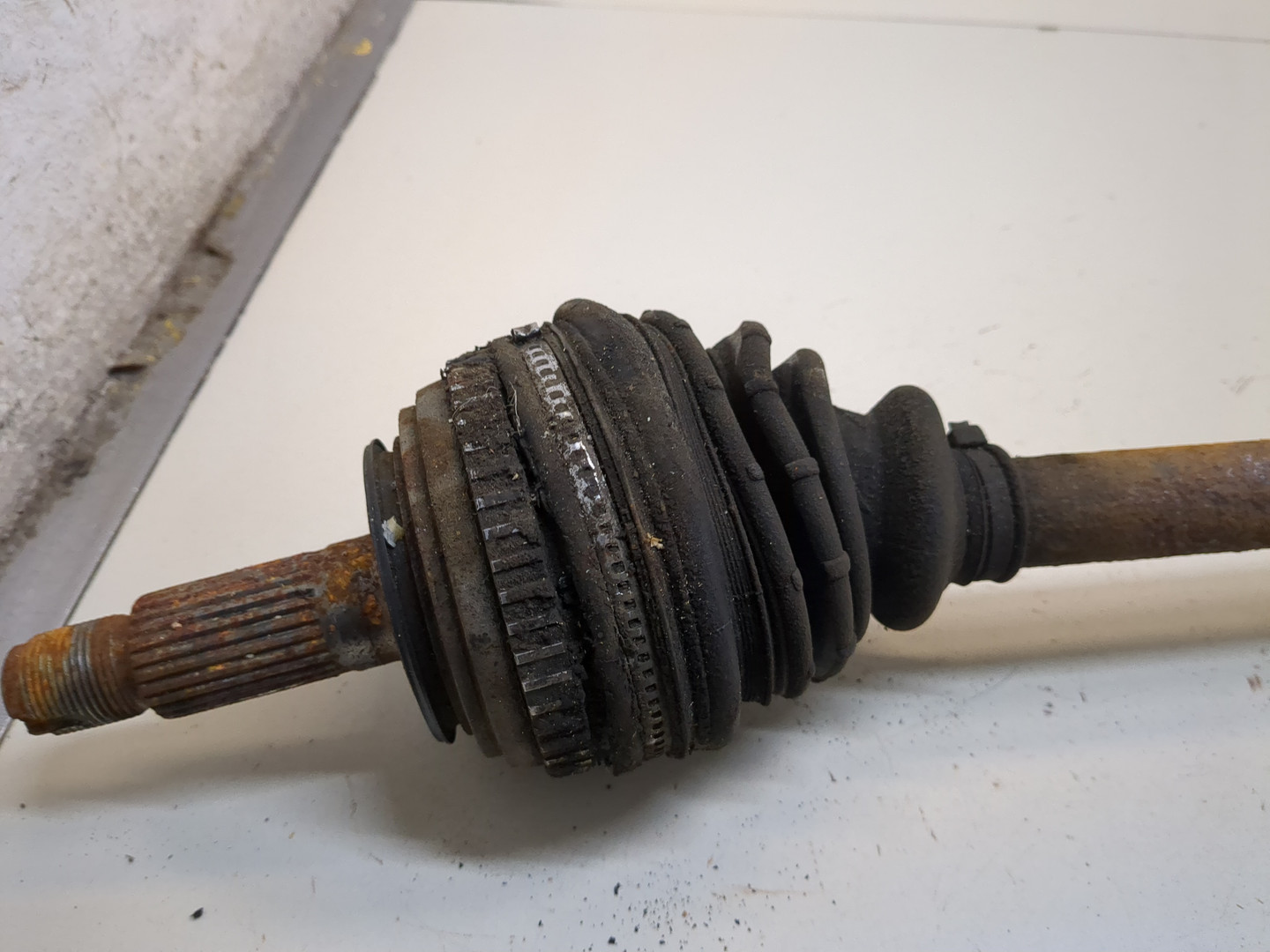 Полуось передняя левая