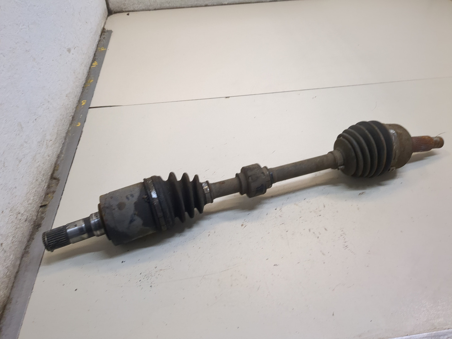 Полуось передняя левая