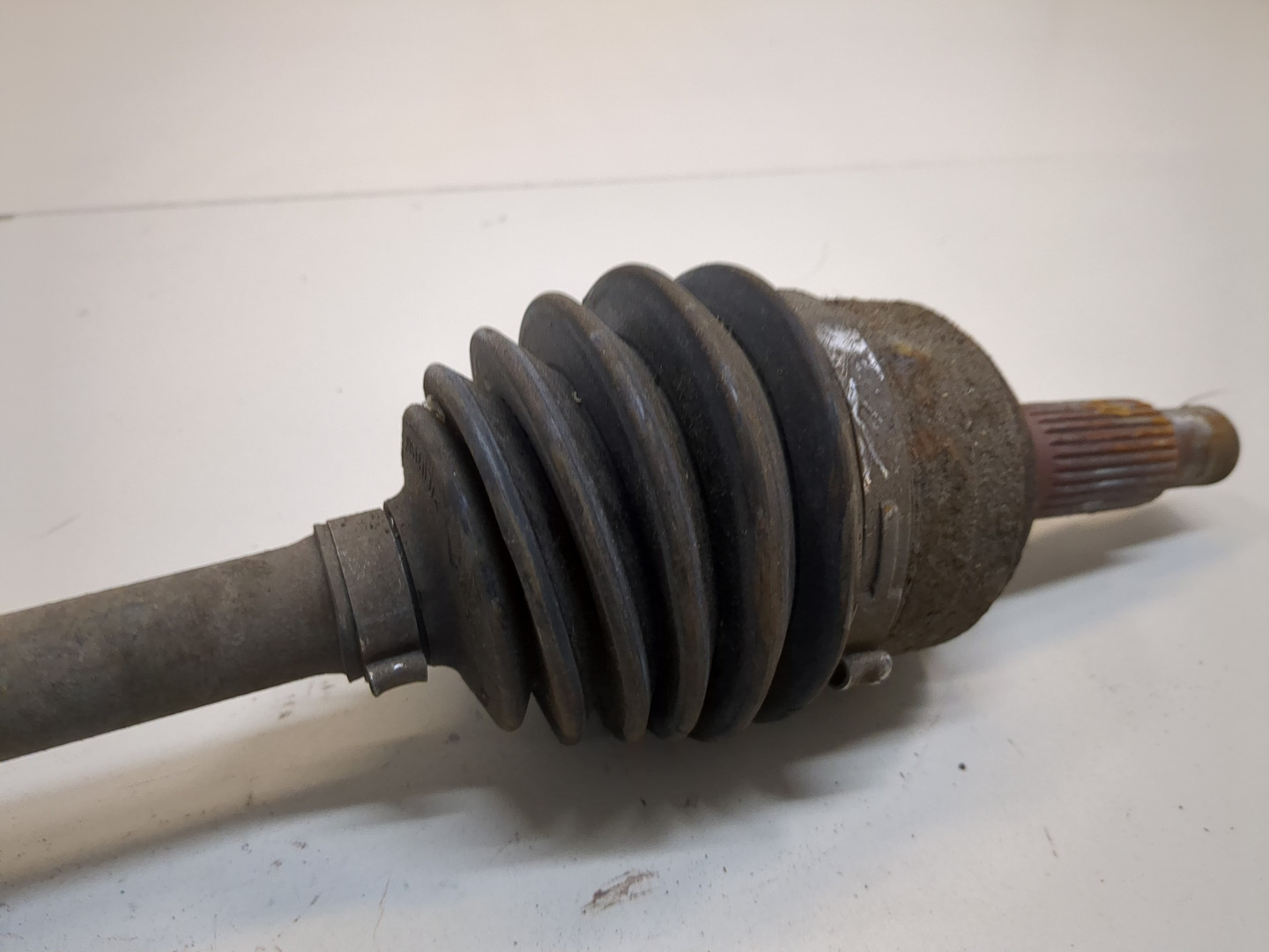 Полуось передняя левая