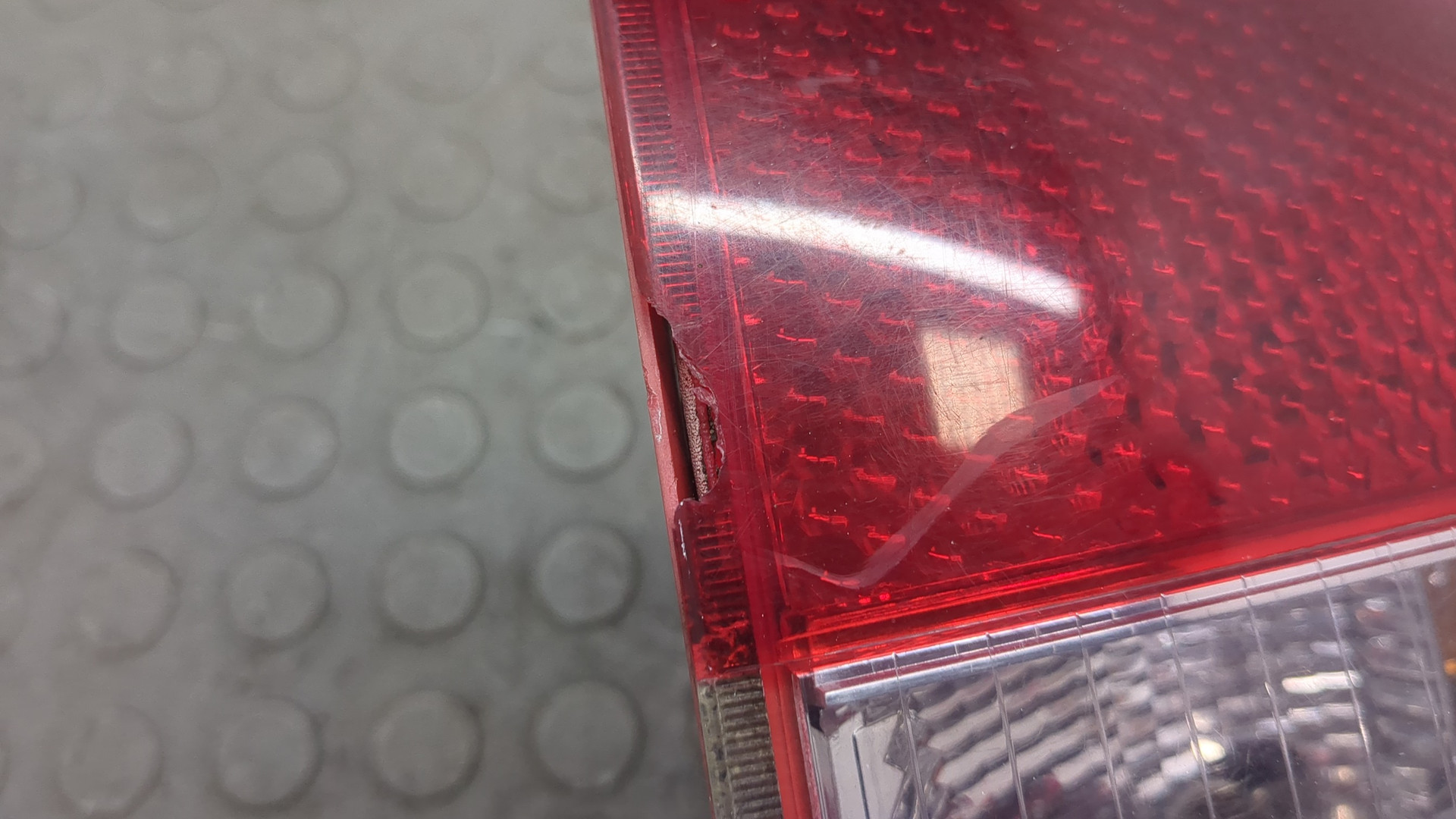 Фонарь задний правый