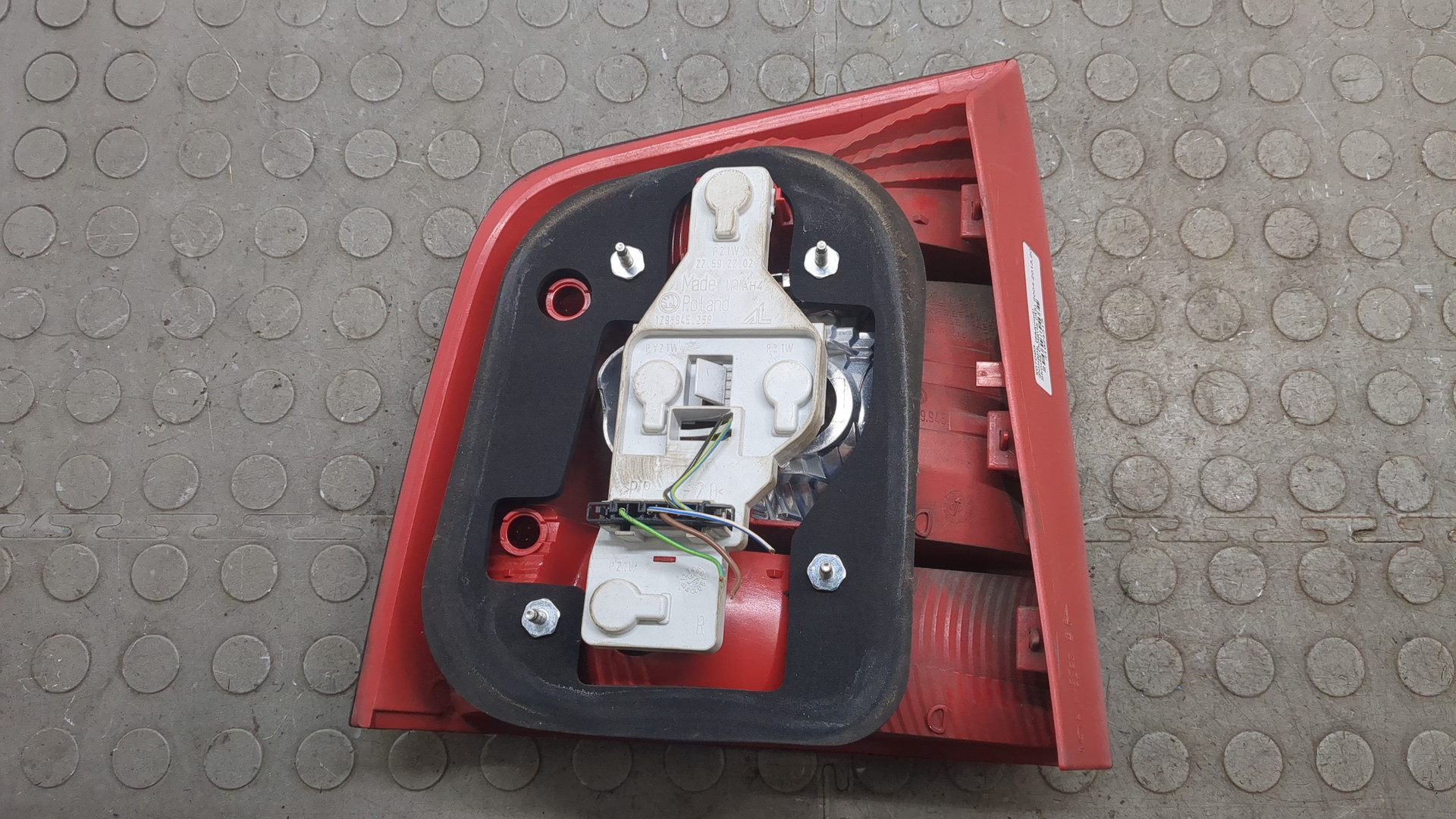 Фонарь задний правый