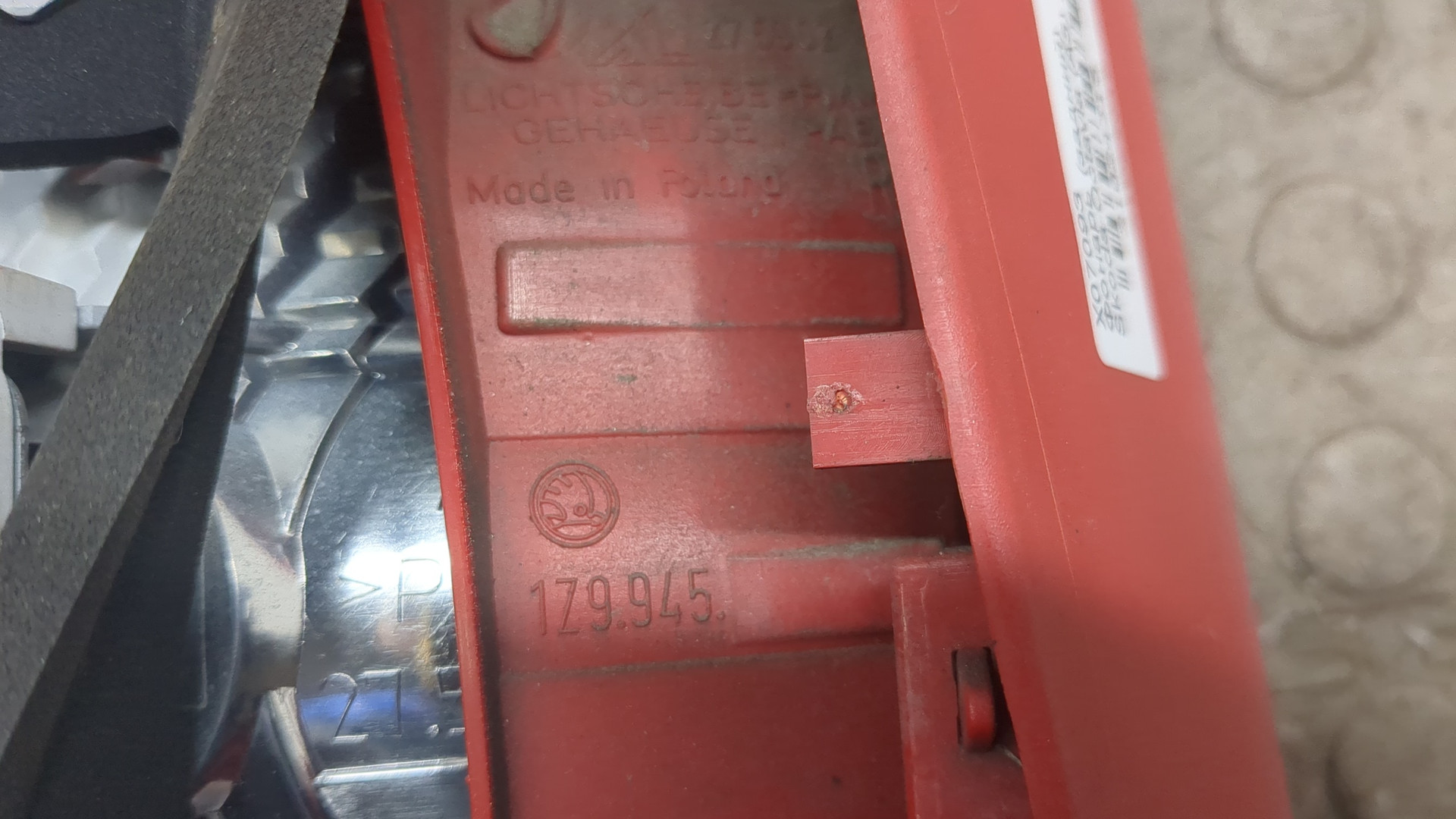 Фонарь задний правый