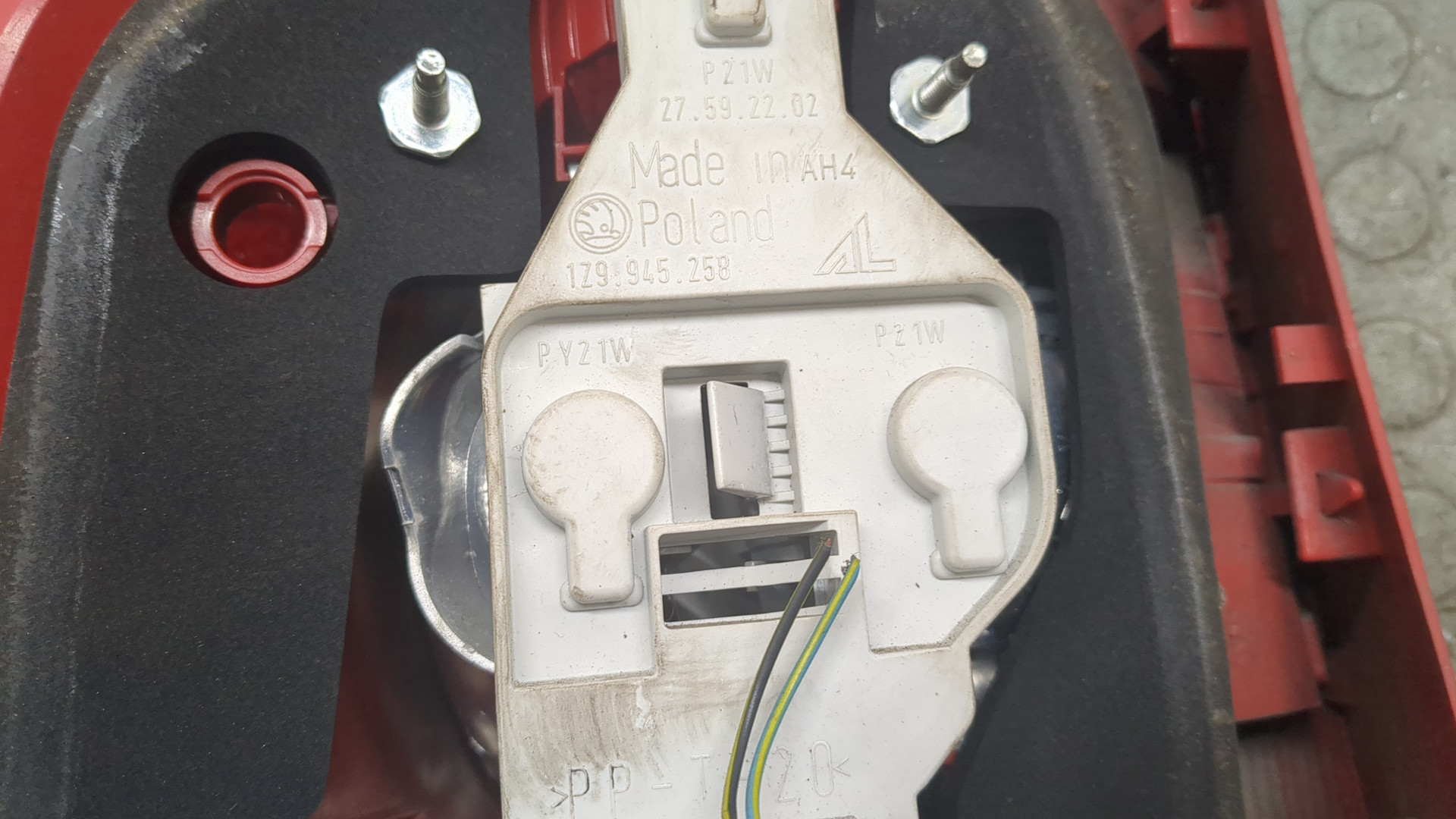 Фонарь задний правый