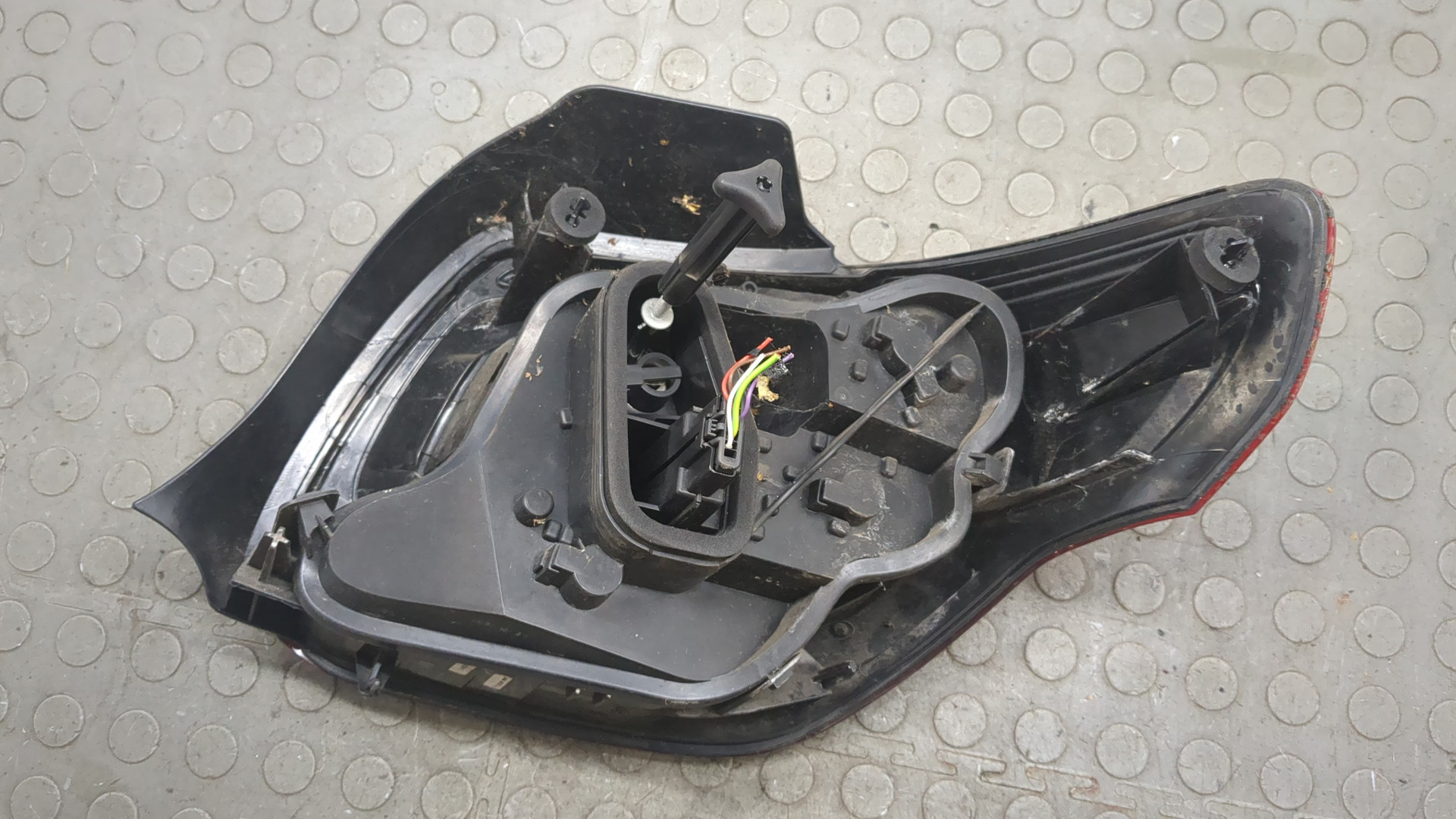 Фонарь задний левый