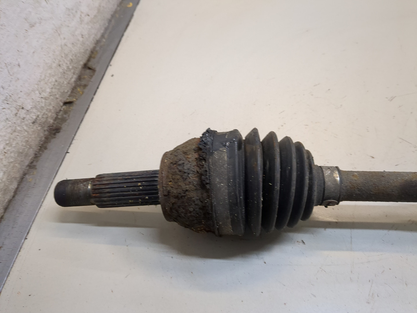 Полуось передняя правая