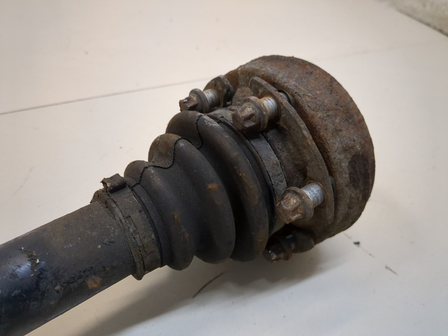 Полуось задняя