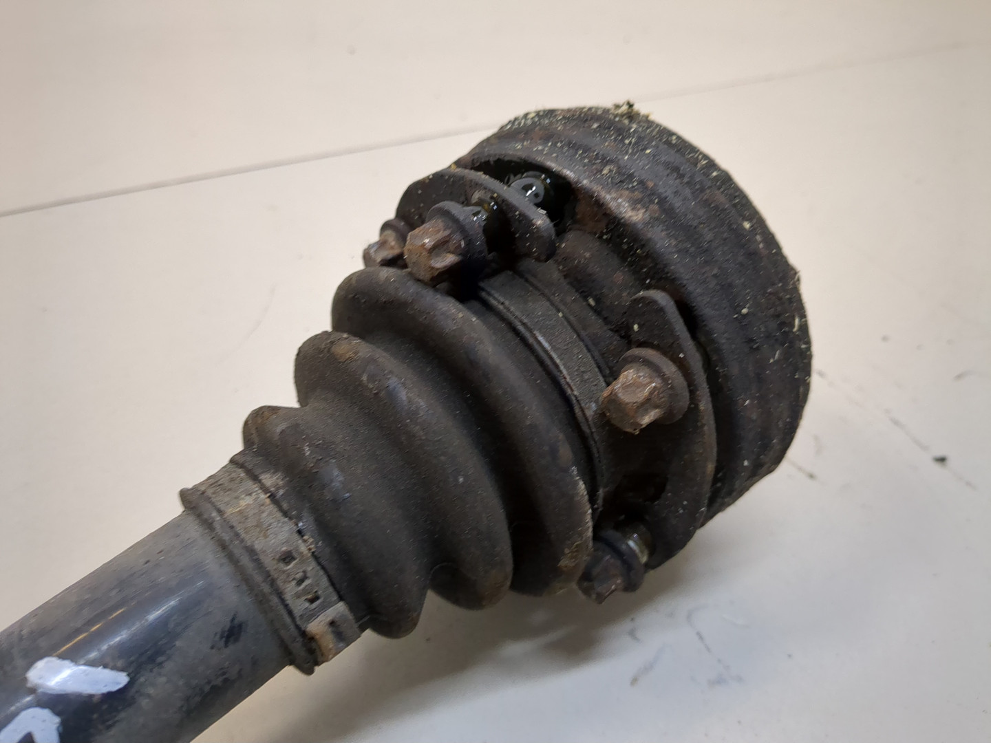 Полуось задняя