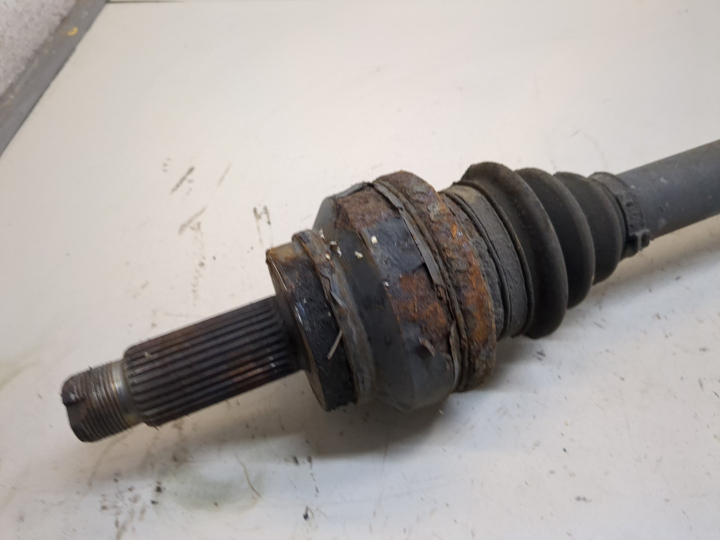 Полуось задняя