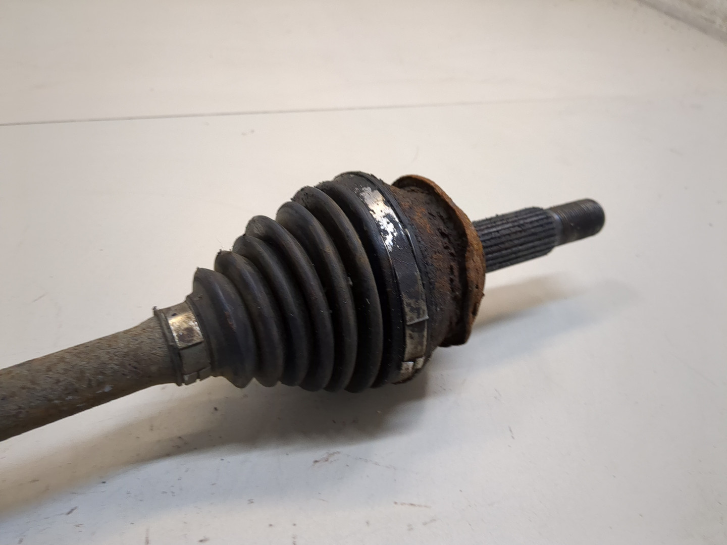 Полуось передняя левая