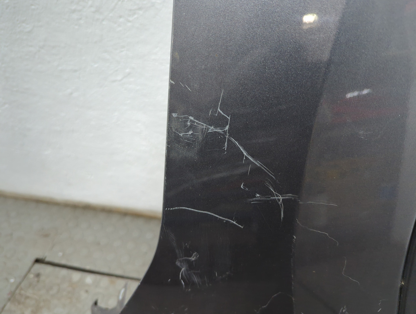 Крыло переднее правое