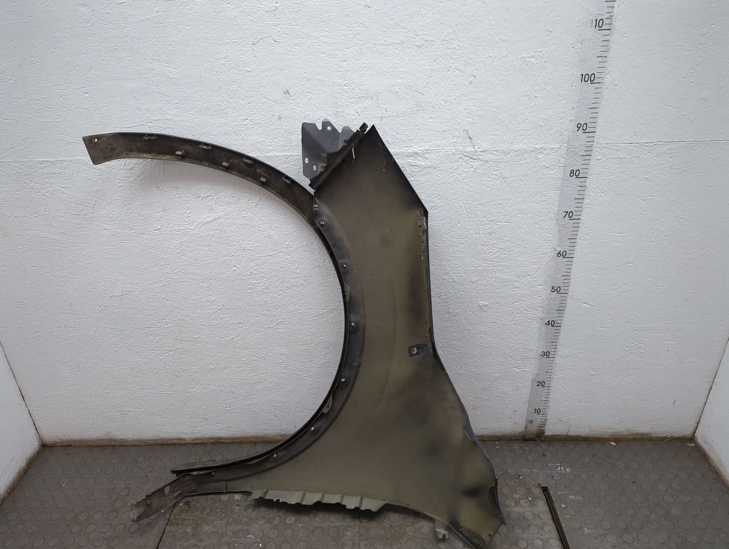 Крыло переднее правое