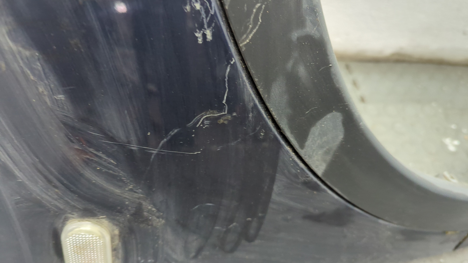 Крыло переднее правое