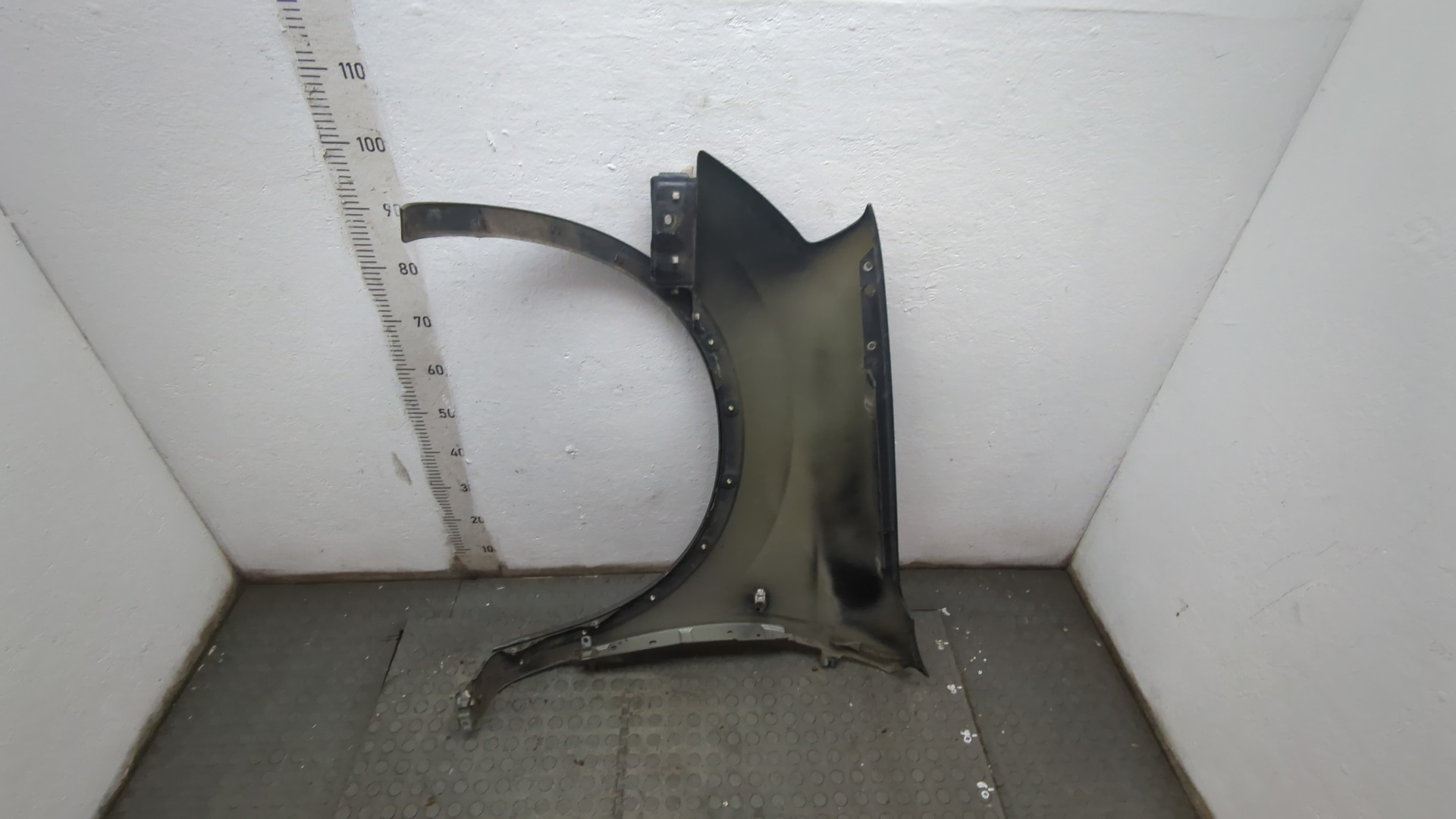 Крыло переднее правое