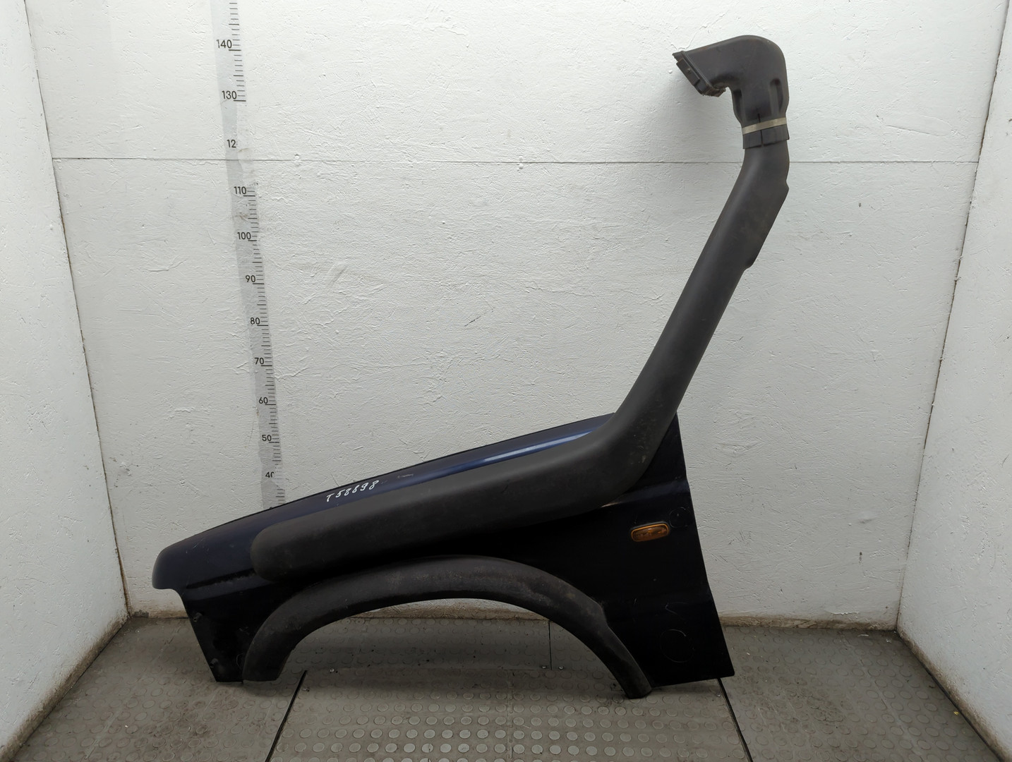 Крыло переднее левое