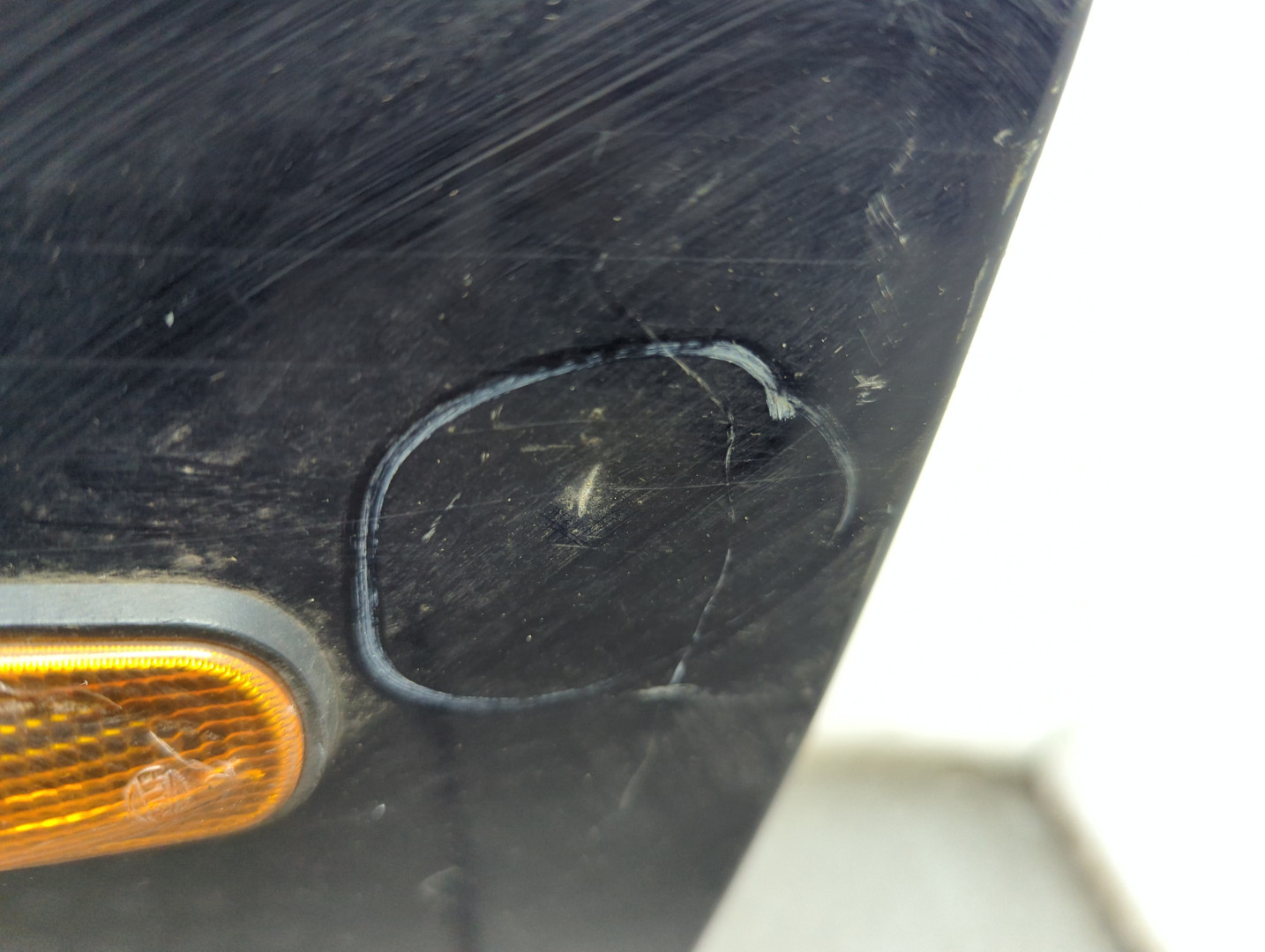 Крыло переднее левое