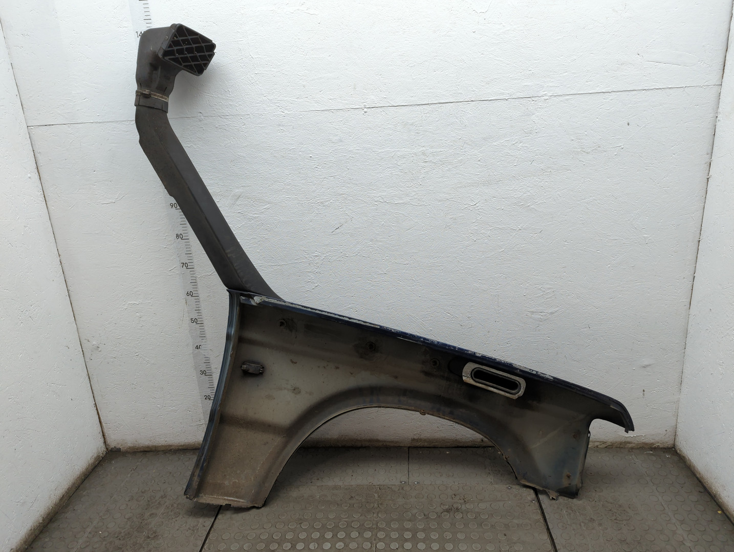 Крыло переднее левое