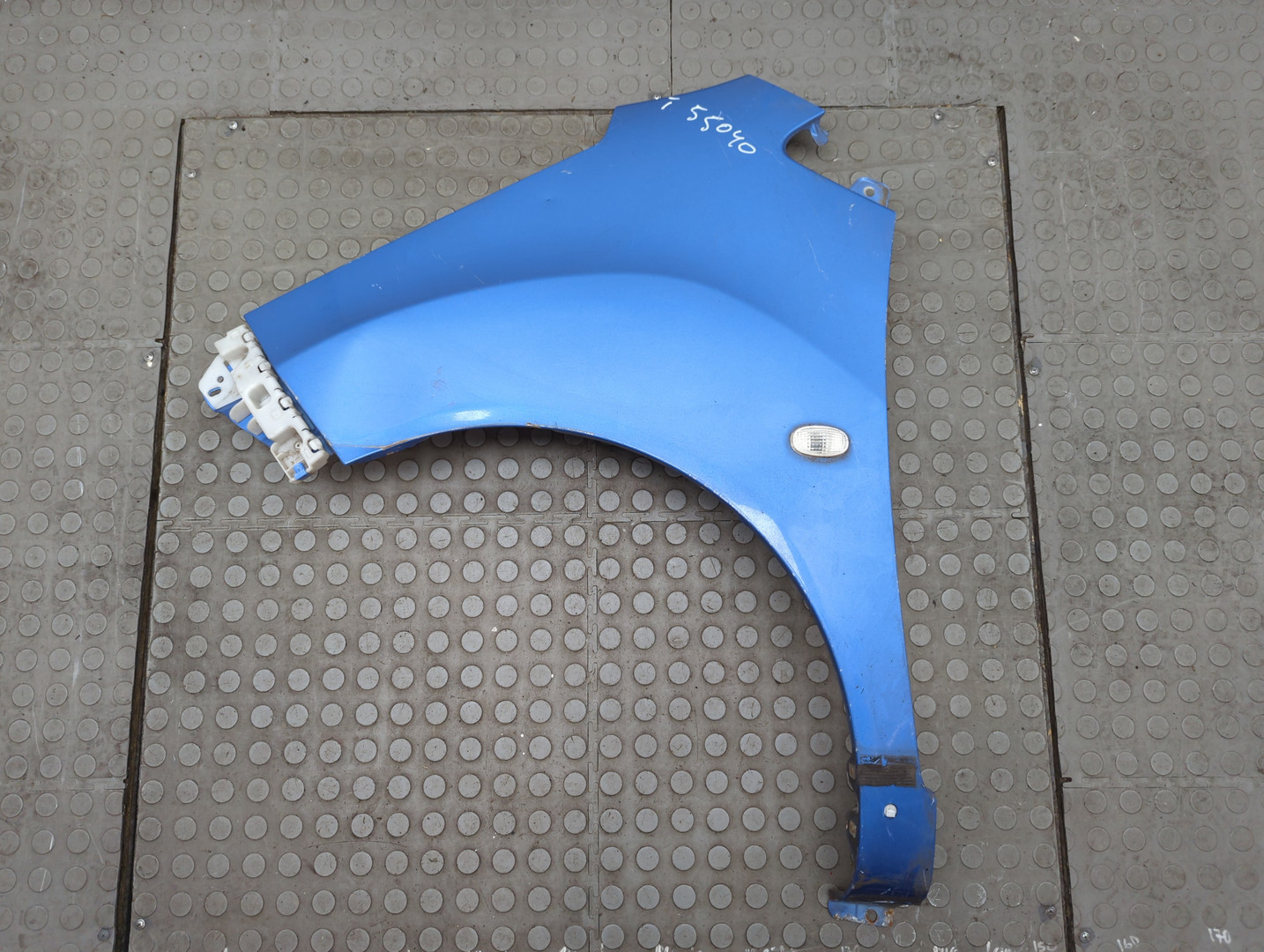 Крыло переднее левое