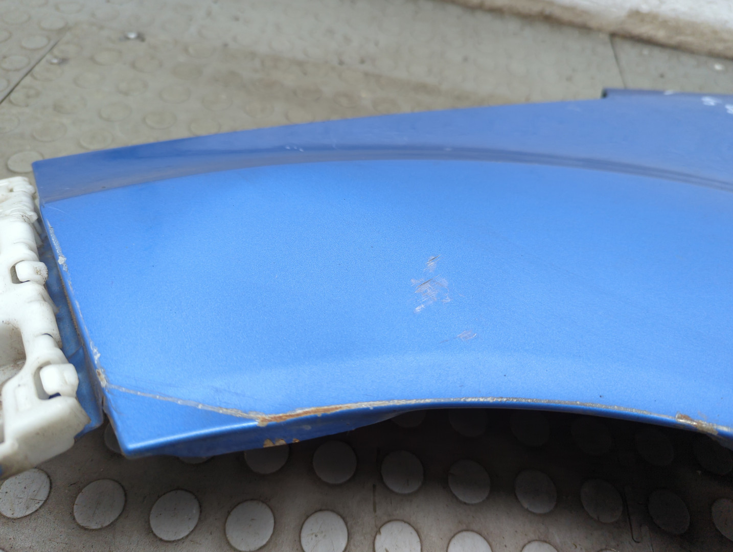 Крыло переднее левое