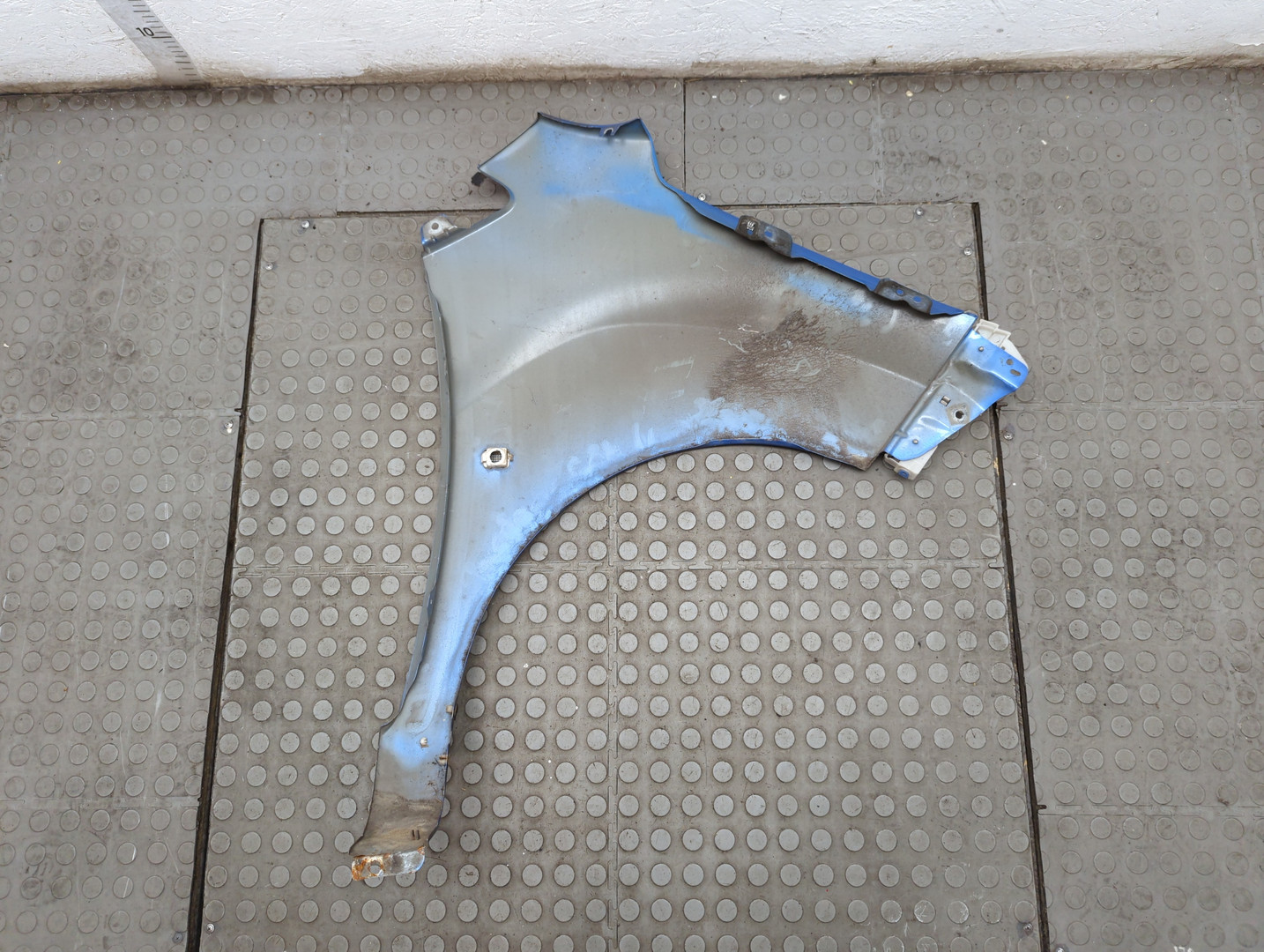 Крыло переднее левое