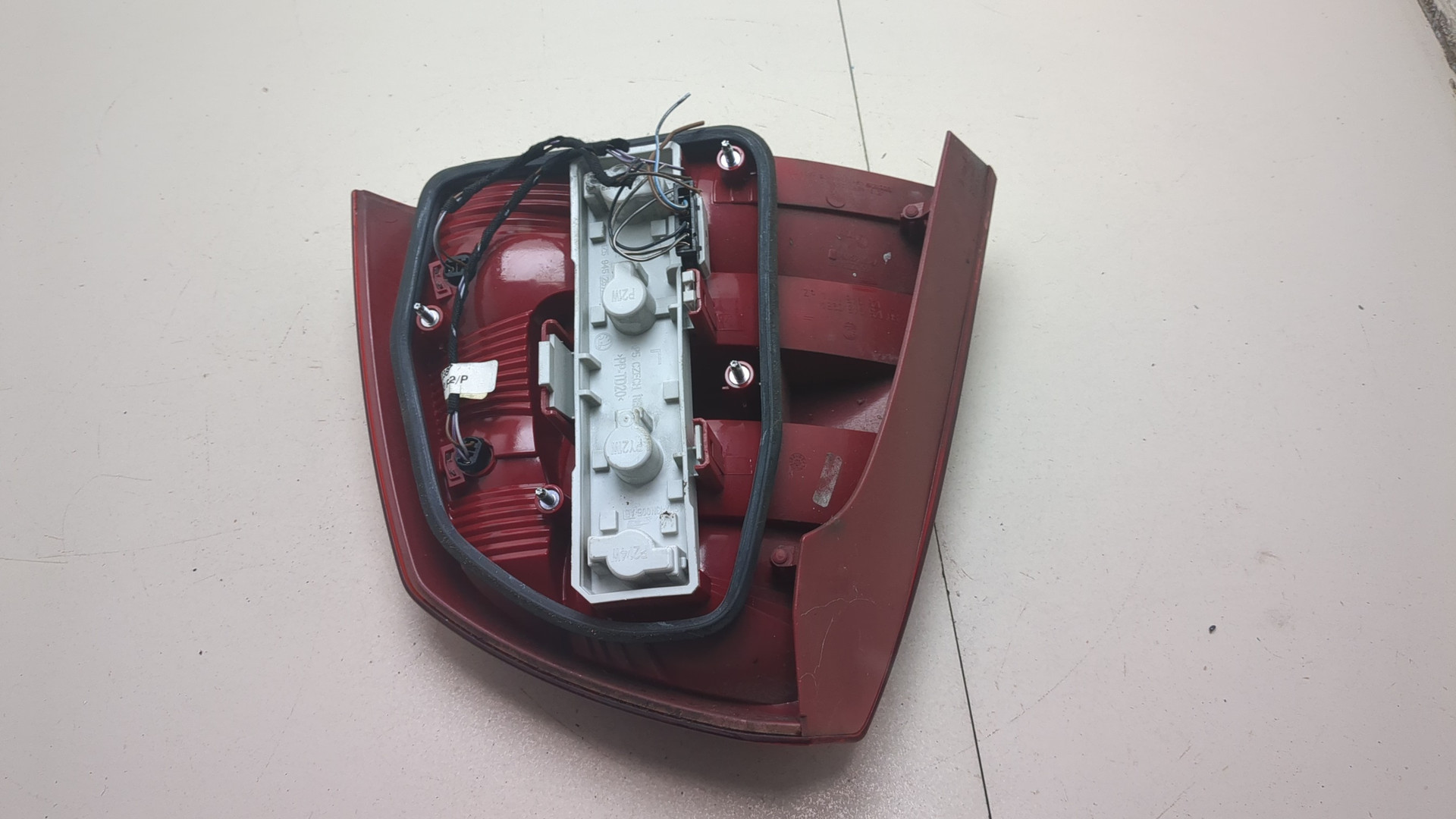 Фонарь задний левый