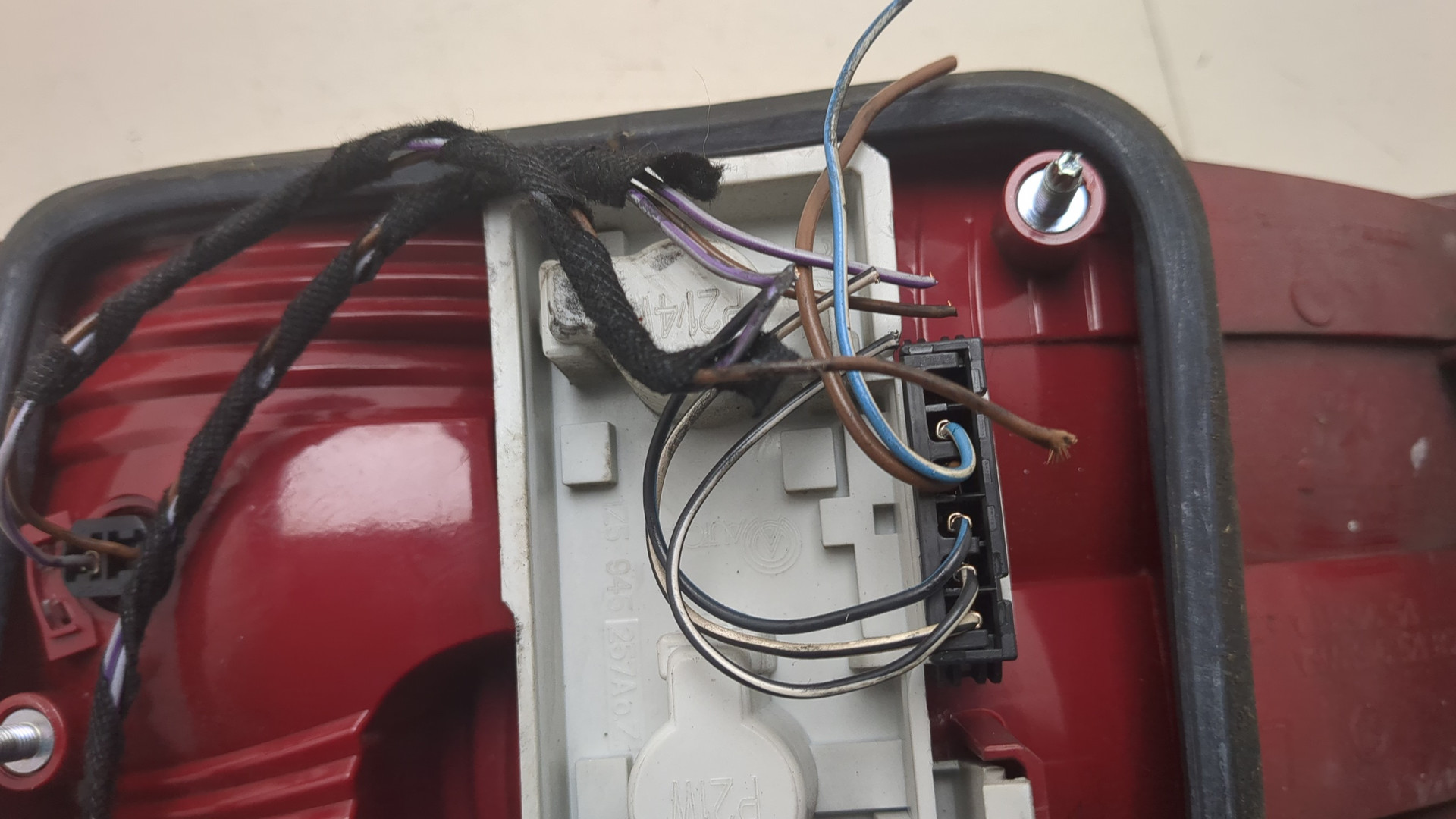 Фонарь задний левый