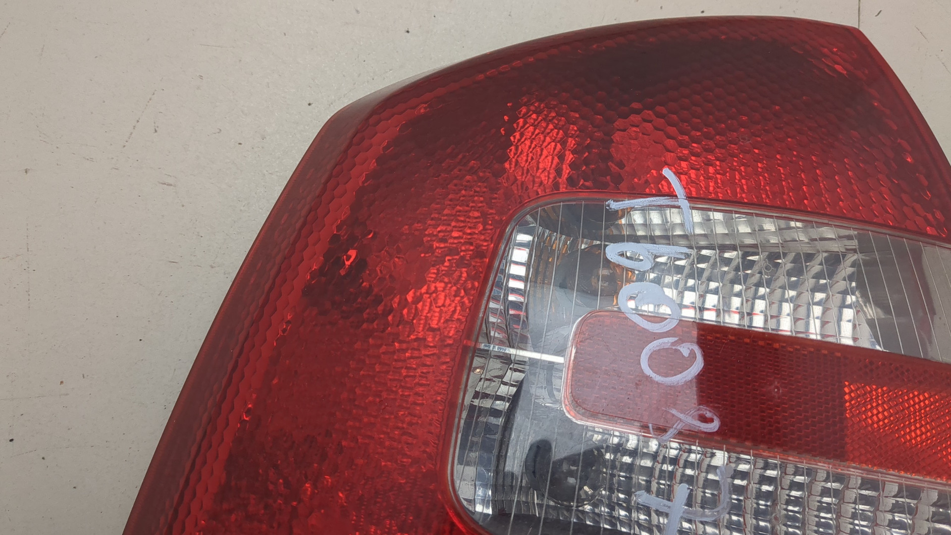 Фонарь задний левый